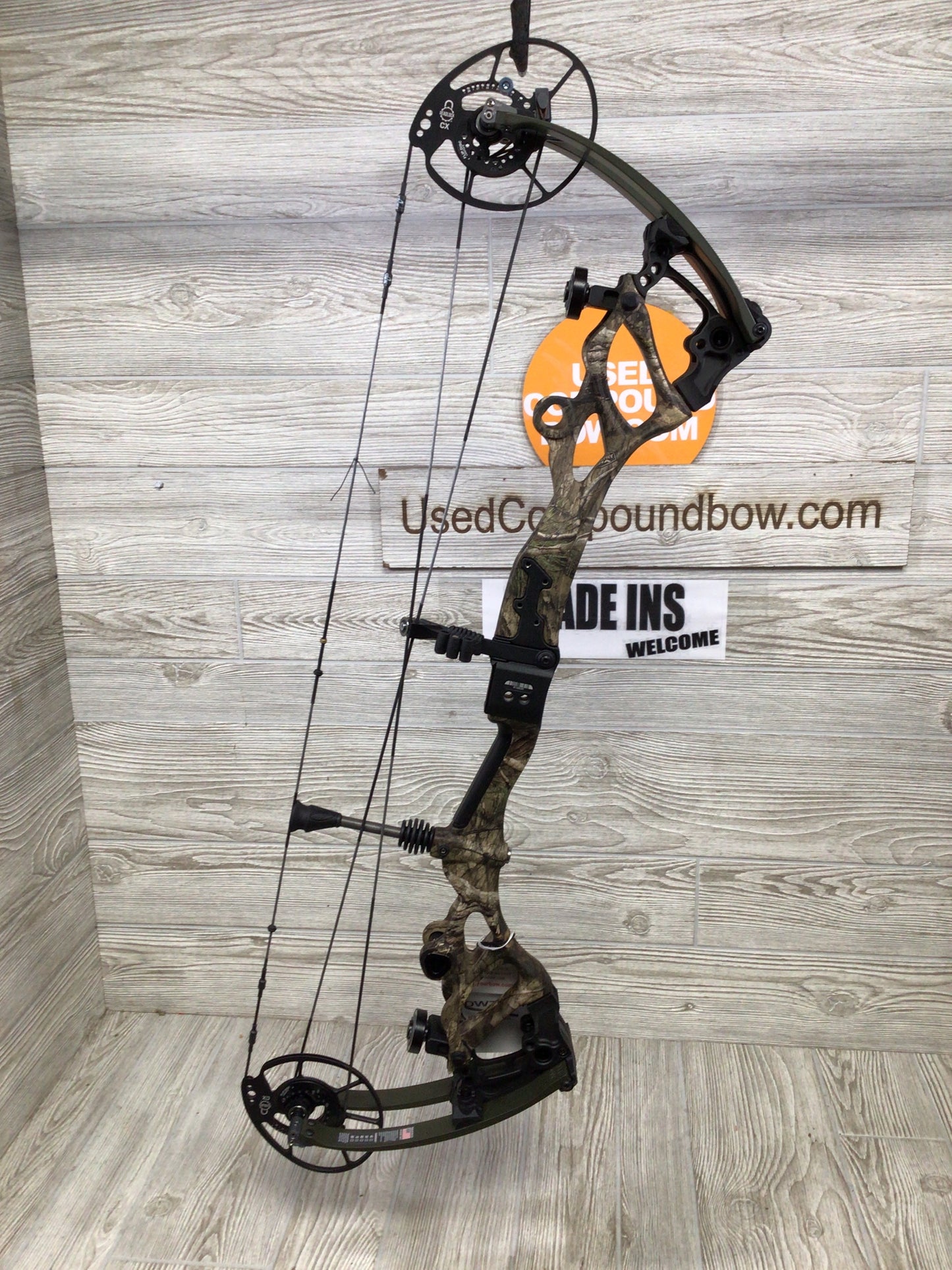 Bowtech Carbon One X 60-70# Right Hand Mossy Oak riser/ OD green limbs