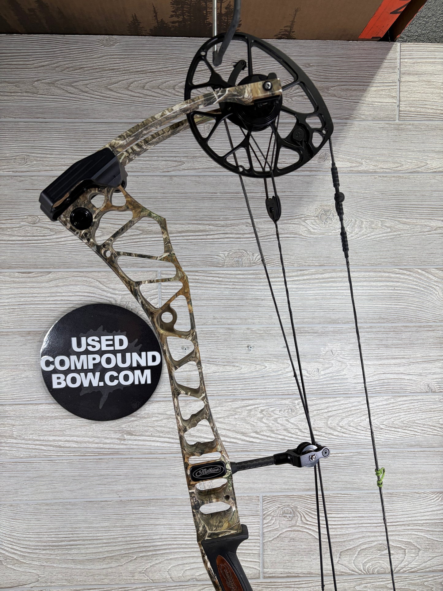 Used Mathews Traverse Right Handed 60-70lb 30" Realtree Camo