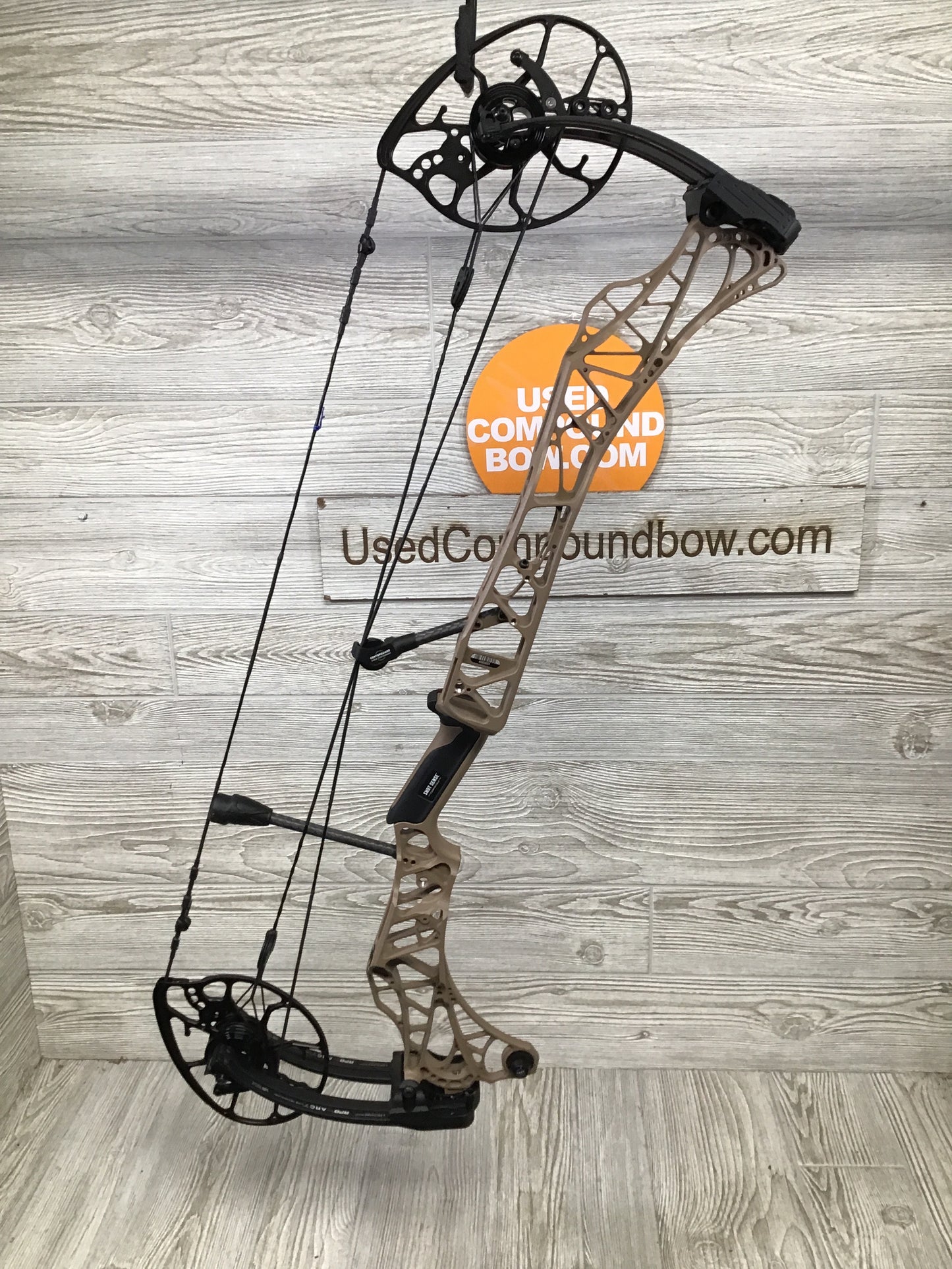 Used Mathews Lift X 29.5 Right Hand Earth Riser/Black Limbs Bow 27.5/60