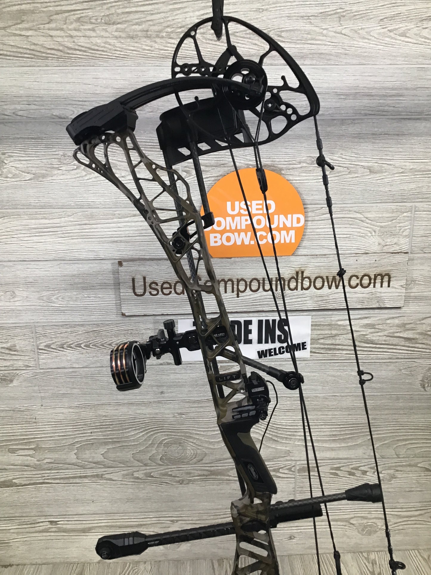 Used Mathews Lift X 29.5 Right Hand Bottomlands riser/Black limbs 28.5/65# LOADED Package