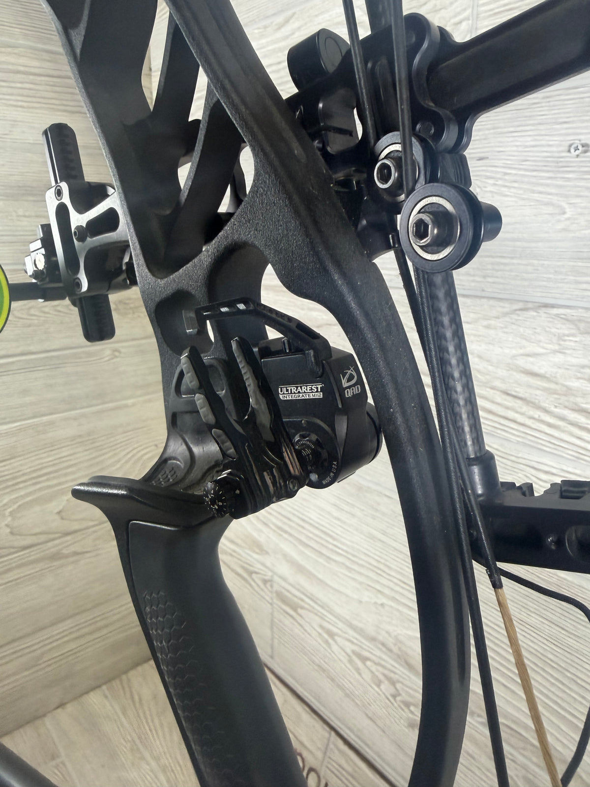 Used Hoyt Helix Ultra RH Black 29-32" 60-70# PKG