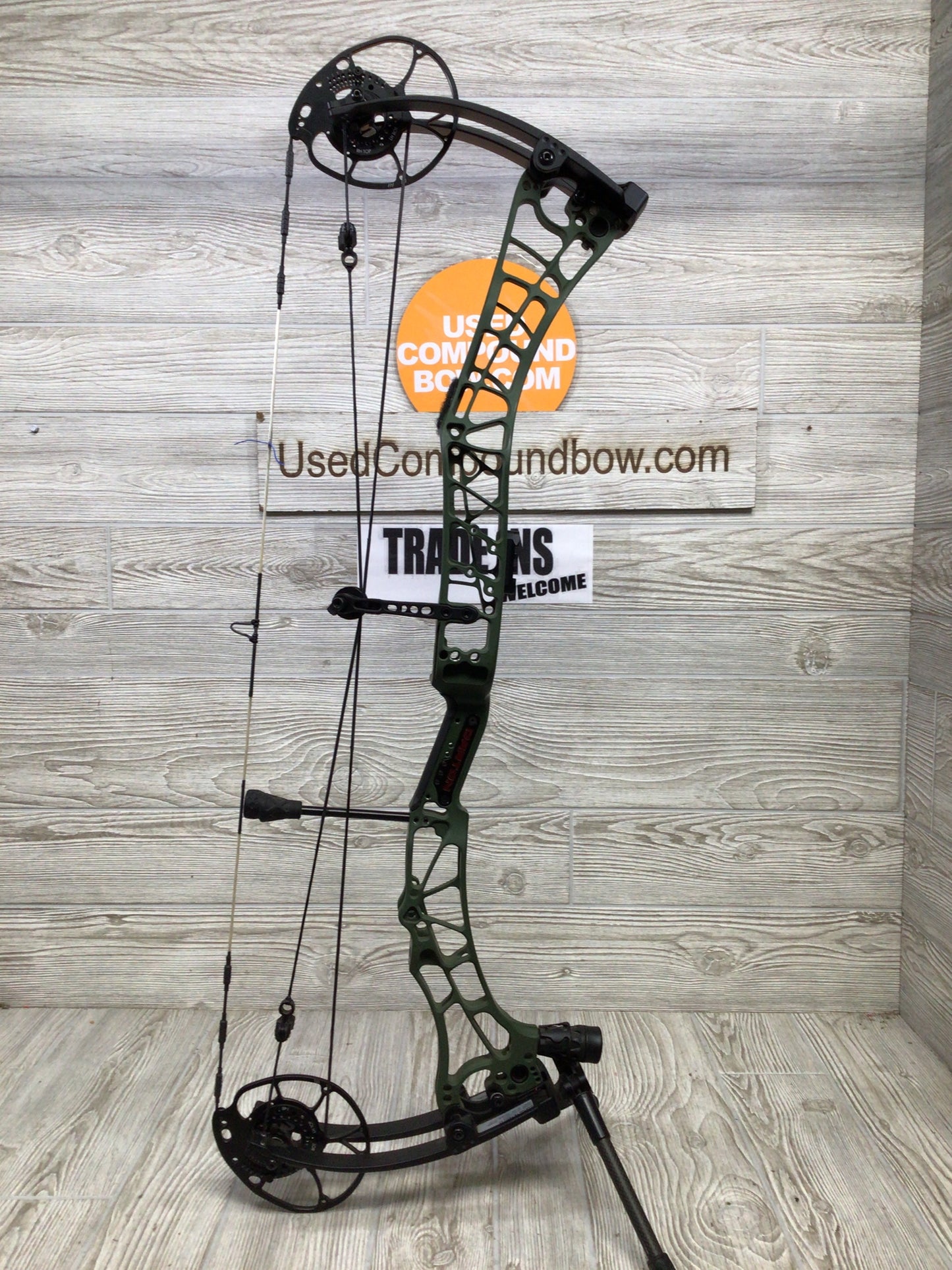 Used Darton Tritech 33 Right Handed Forrest Green W/ Limb Legs
