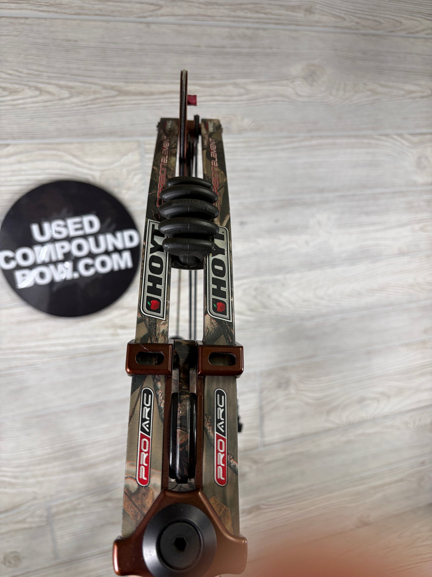 Used Hoyt Carbon Element Right Hand 29" 60lb. Package