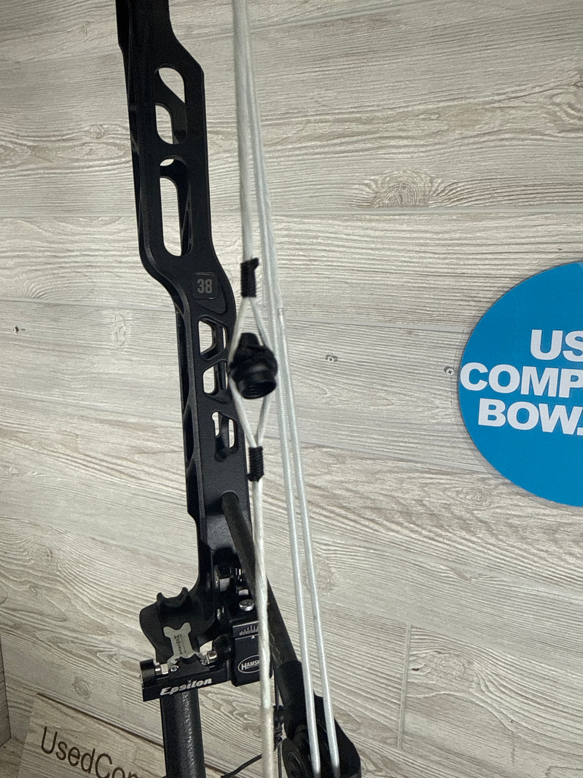 Used Mathews Title 38 (Gen 1) Blackout super clean