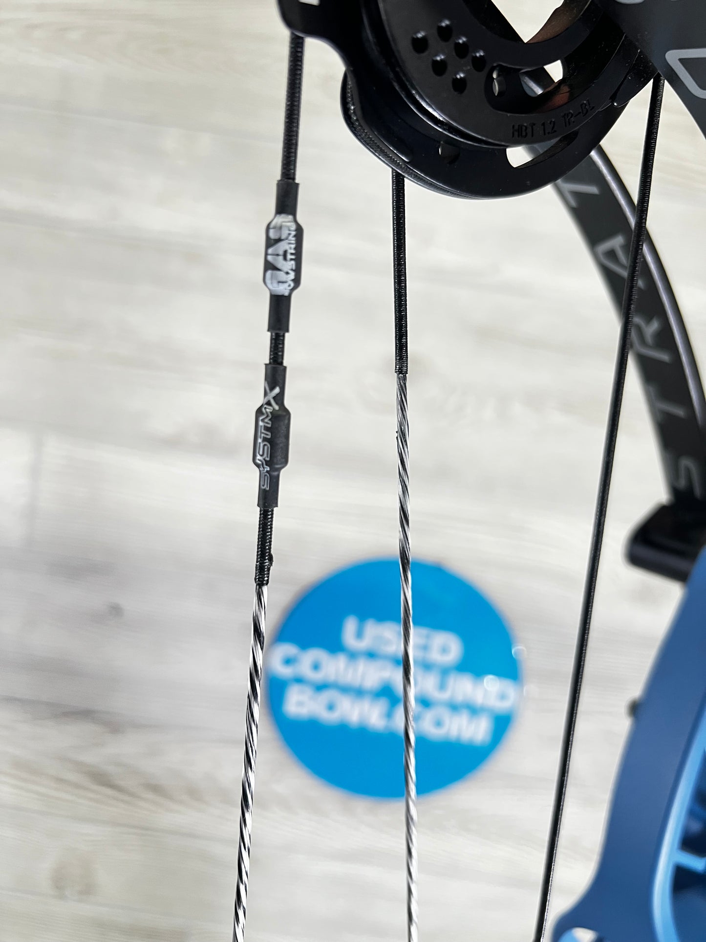 Used Hoyt Stratos 36 Right Handed Blue HBT 1 cam 24.25"-28"