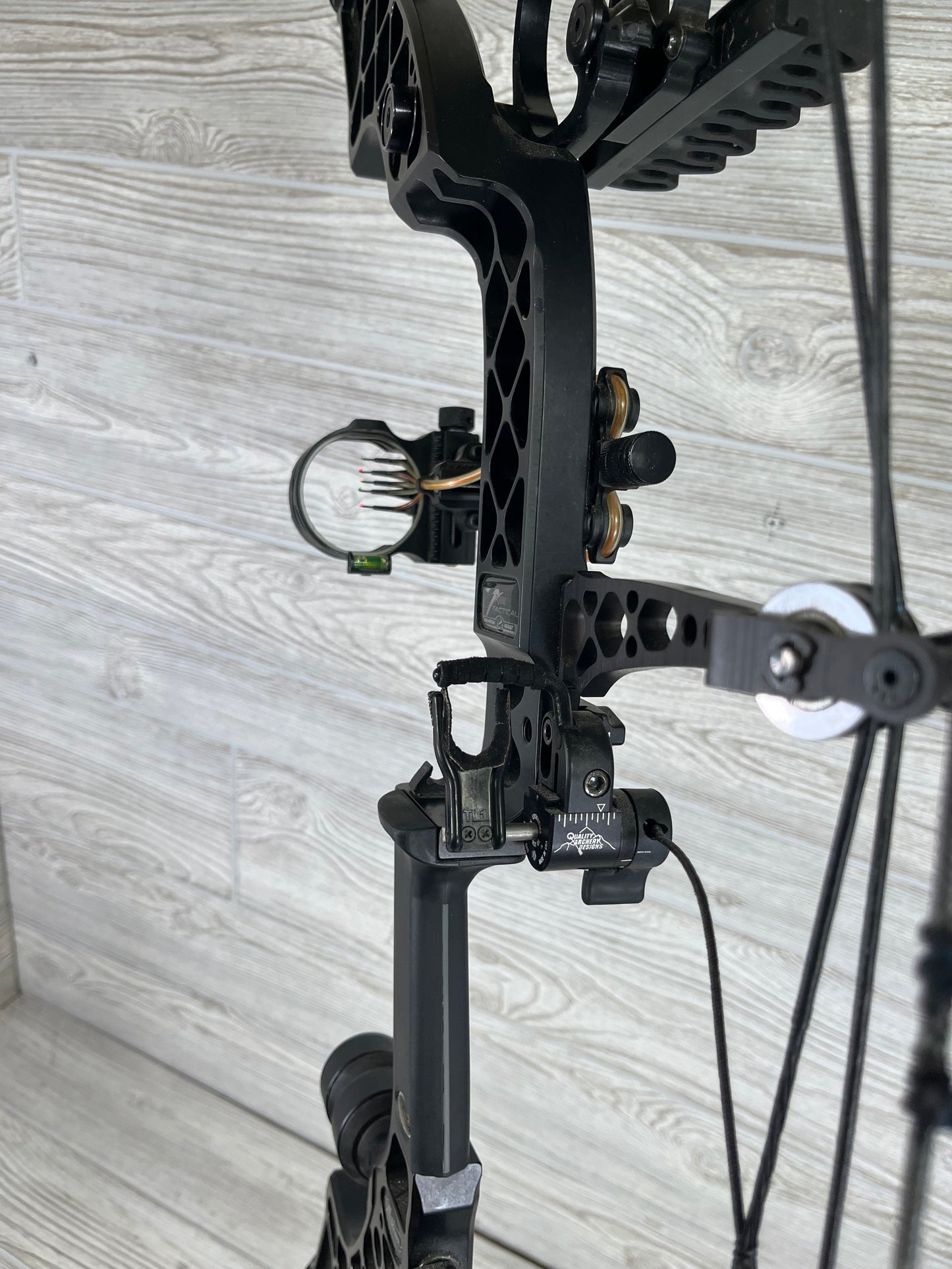 Used Mathews Z7 Xtreme TACTICAL 25.5" 70lb RH Bow Pkg