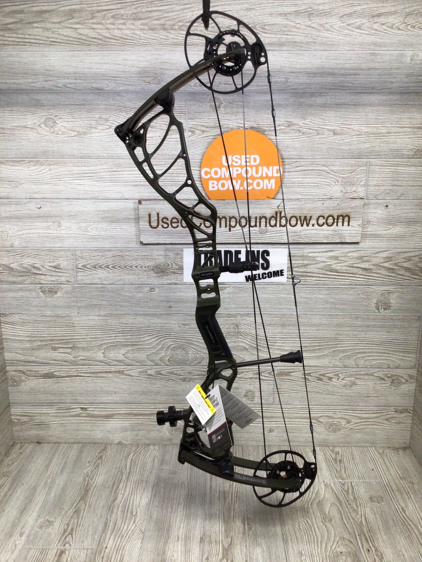 Bowtech Alliance 33 Right Handed 60-70# OD Green