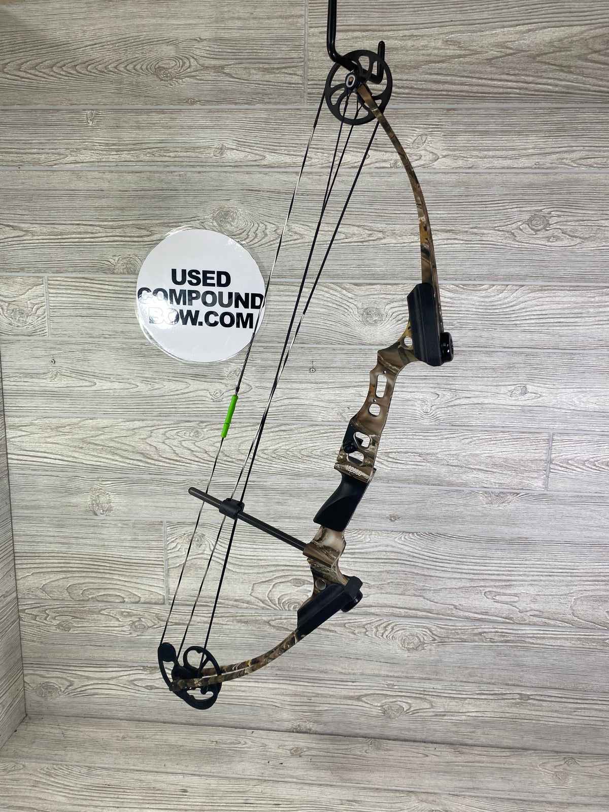 Used Genesis Mini Right Handed camo bow