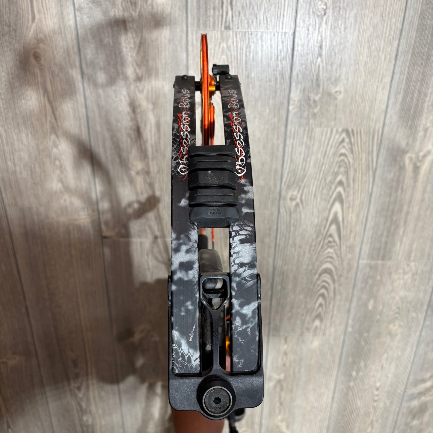 Used Obsession Def-Con 6 RH 28" 70lb Bow Package