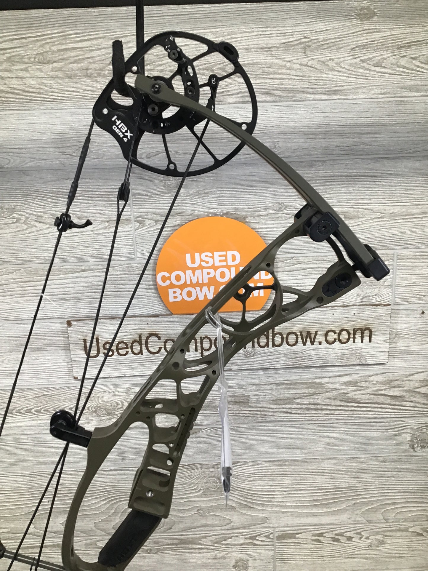 NEW Hoyt Alpha AX-2 29 Right Handed Wilderness Green 60-70#/25-30"