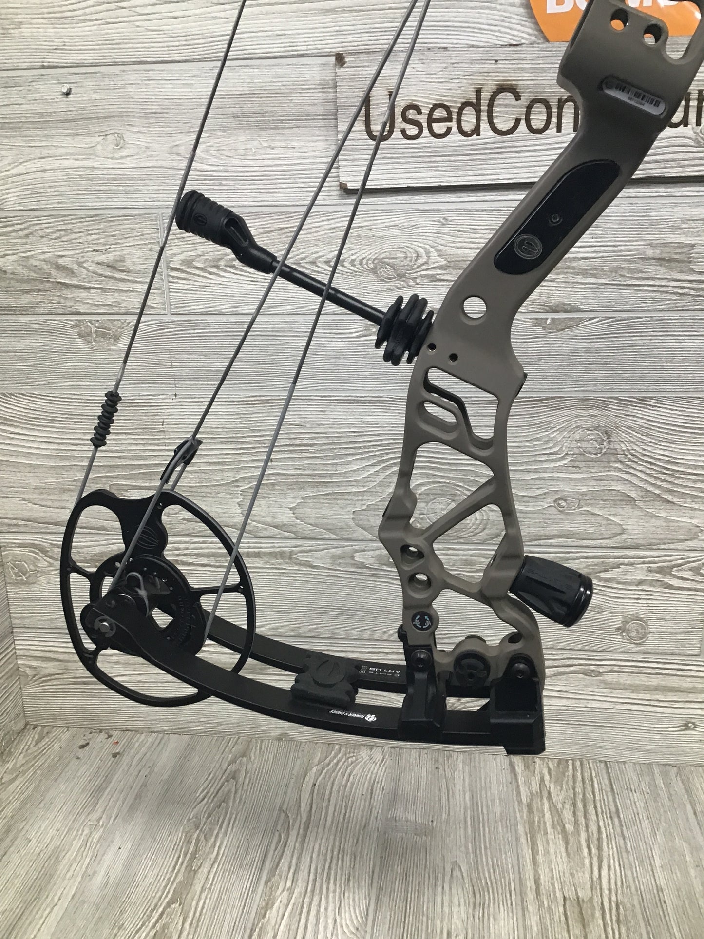 Elite Artus Right Hand Sienna Brown 50-60# Bow