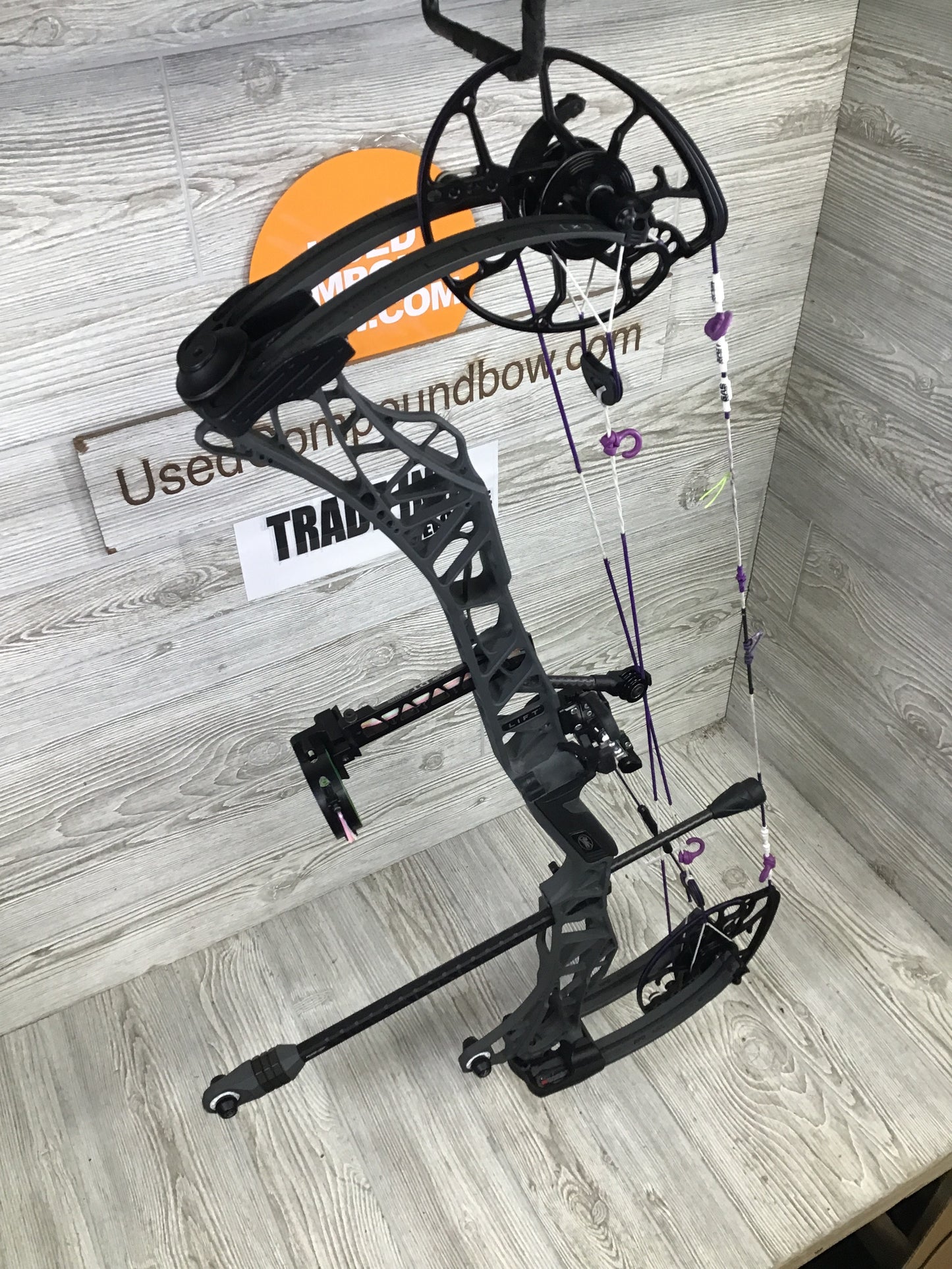 Used Mathews Lift X 29.5 Right Hand Shale Package
