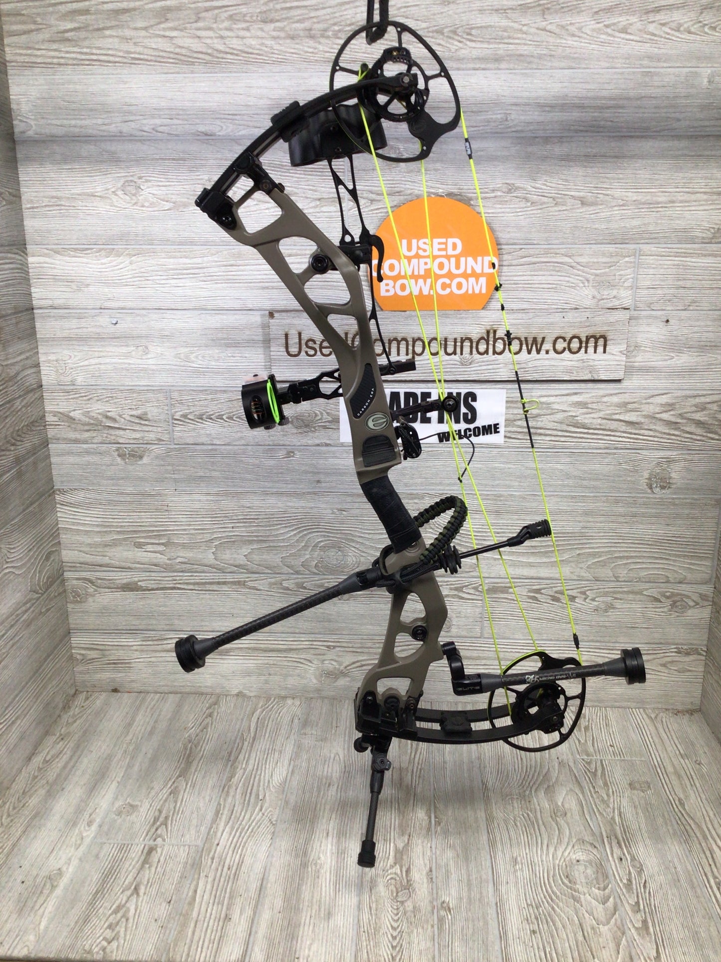 Use Elite Carbon Era Right Handed 65lb Sienna Brown Bow Package