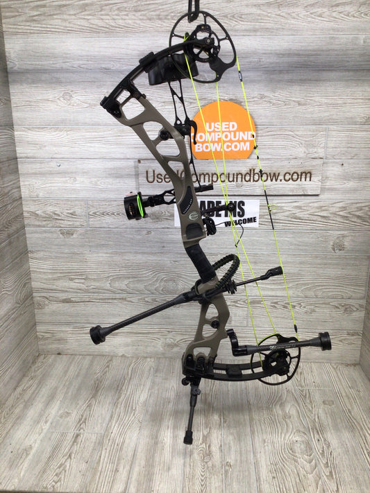 Use Elite Carbon Era Right Handed 65lb Sienna Brown Bow Package