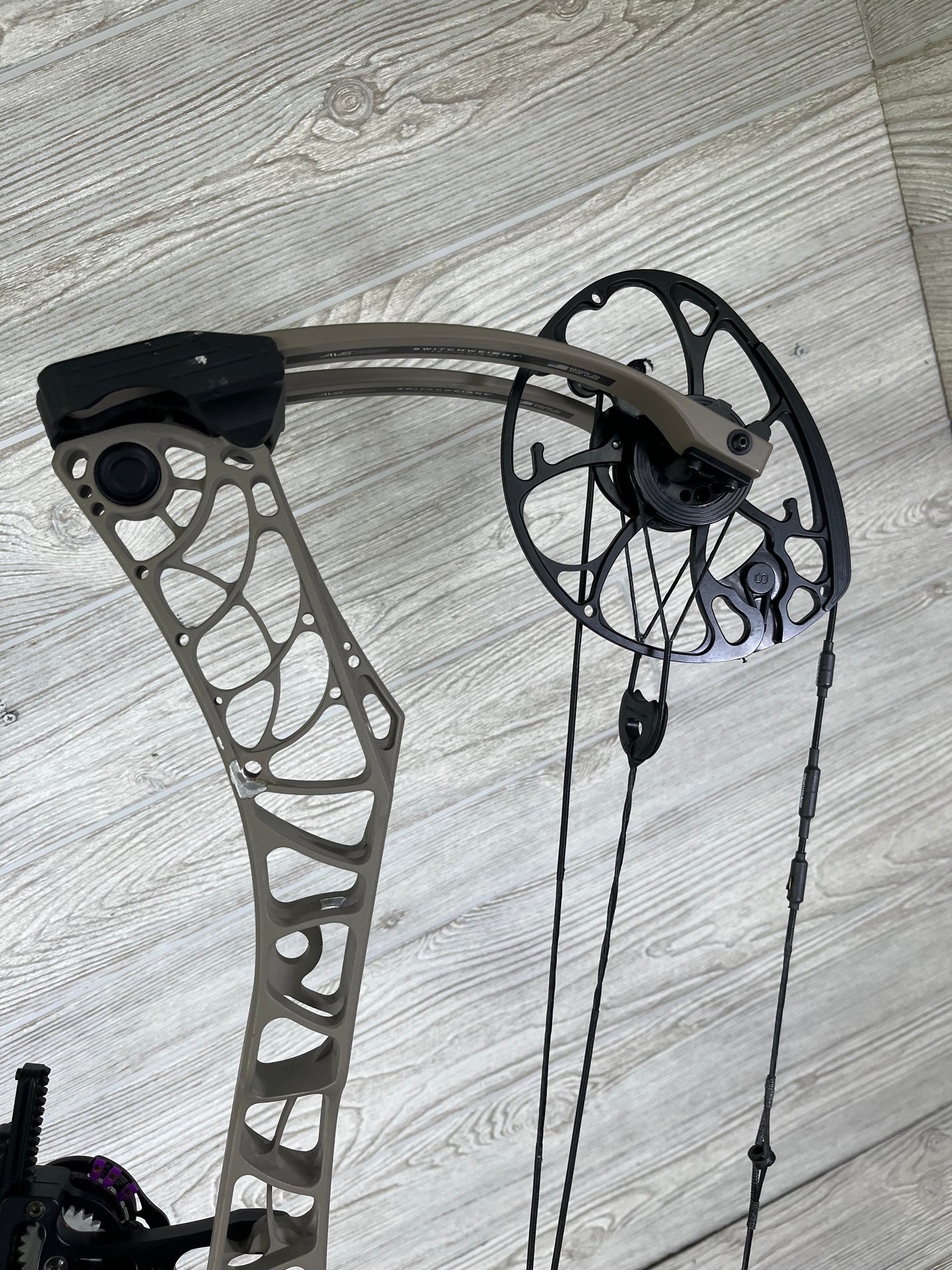 Used Mathews V3X 33 RH Granite Package