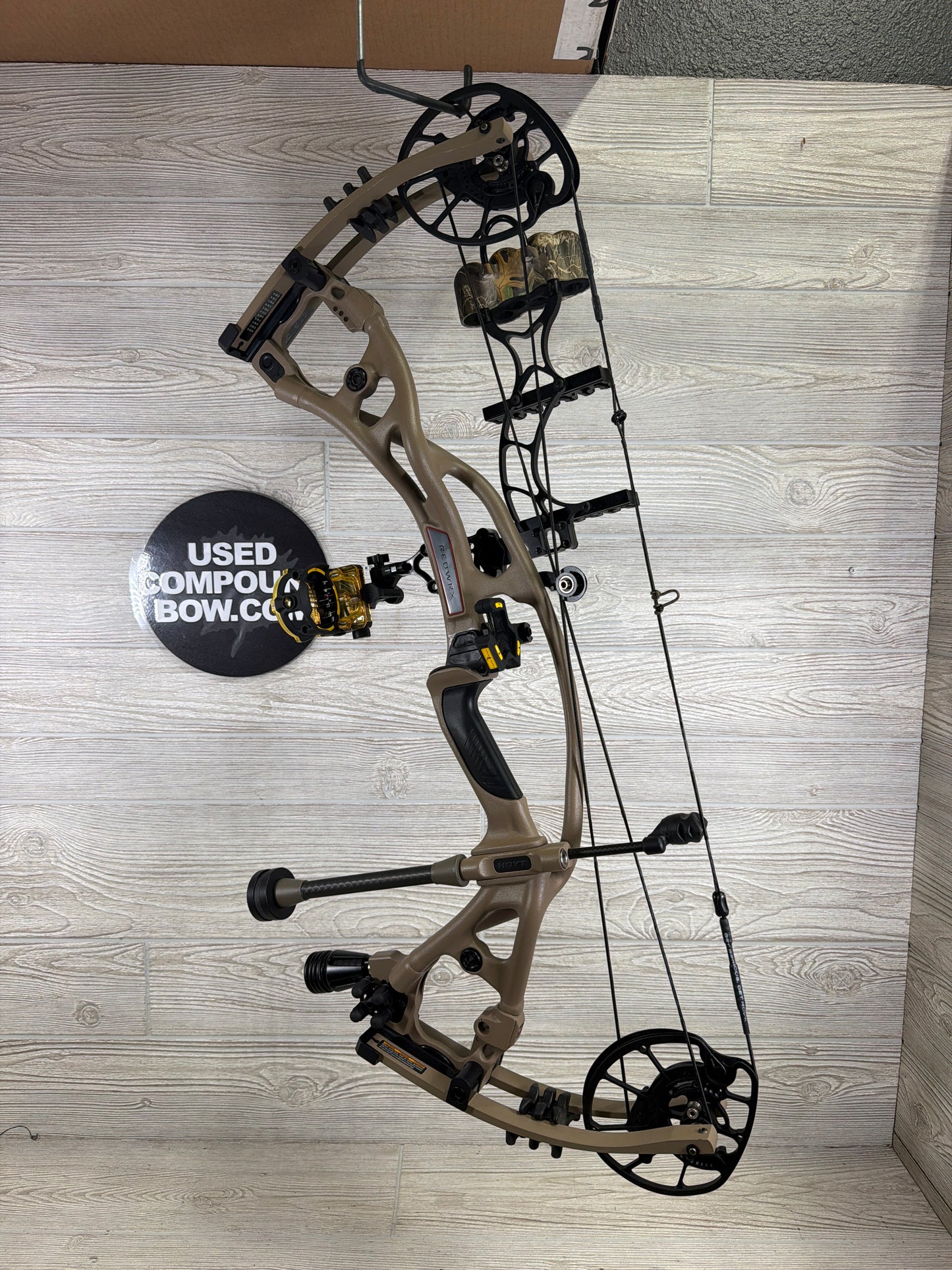 Hoyt RX-5 Buckskin 60-70# 25-30 Right Hand Package