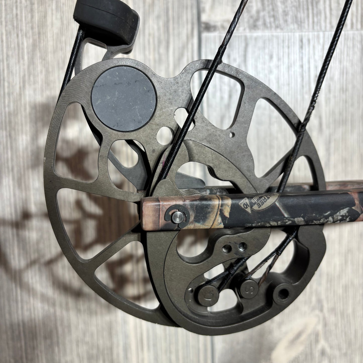Used Mathews Outback RH 29" 70lbs Package