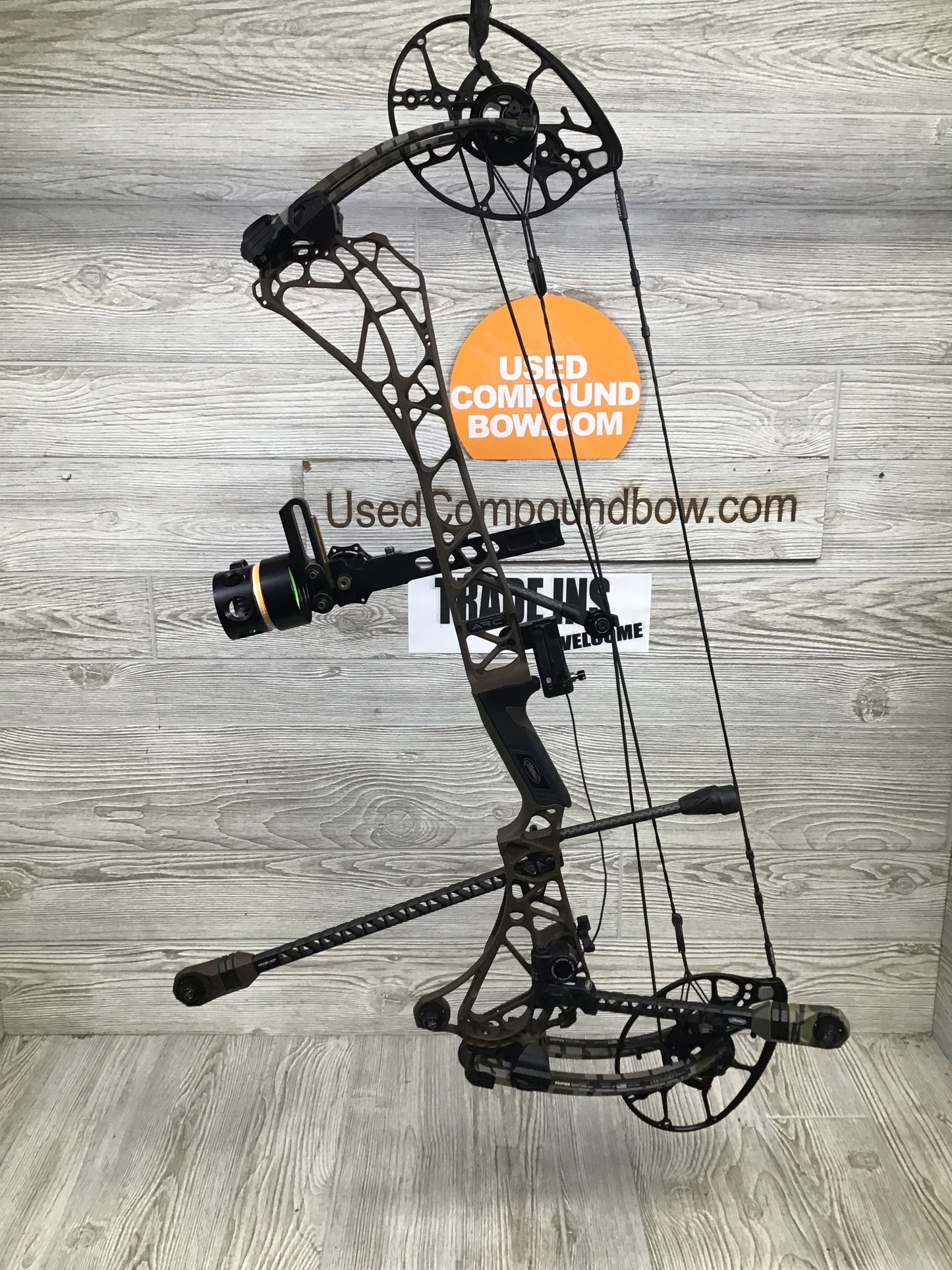 Used Mathews Arc 30 RH Kodiak Riser/ Bottomlands limbs Package 29/70#