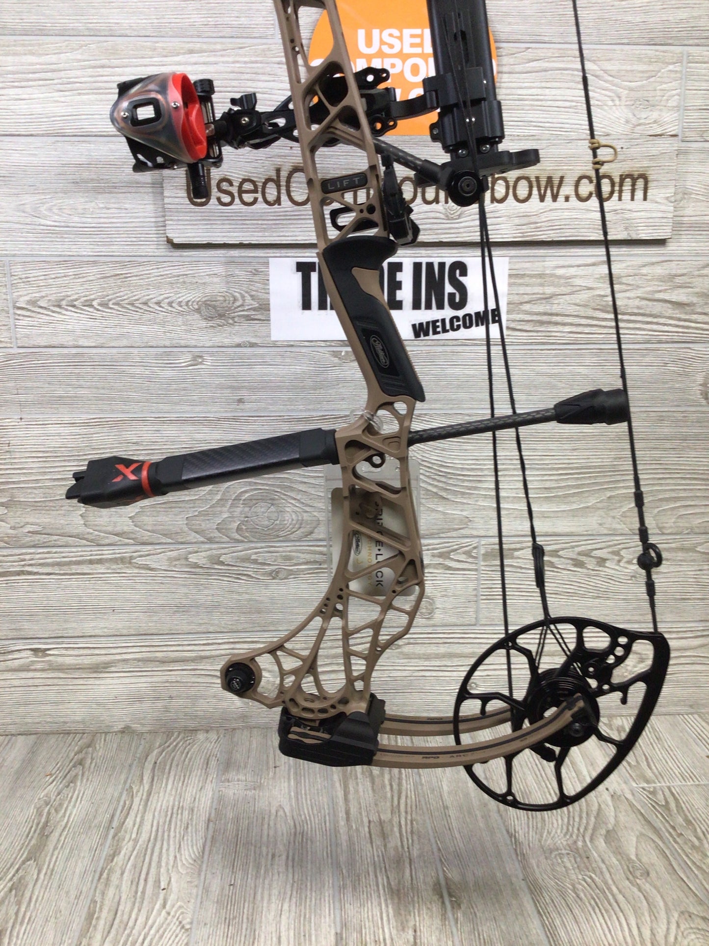 Used Mathews Lift X 29.5 Right Hand Earth 29/60 Package