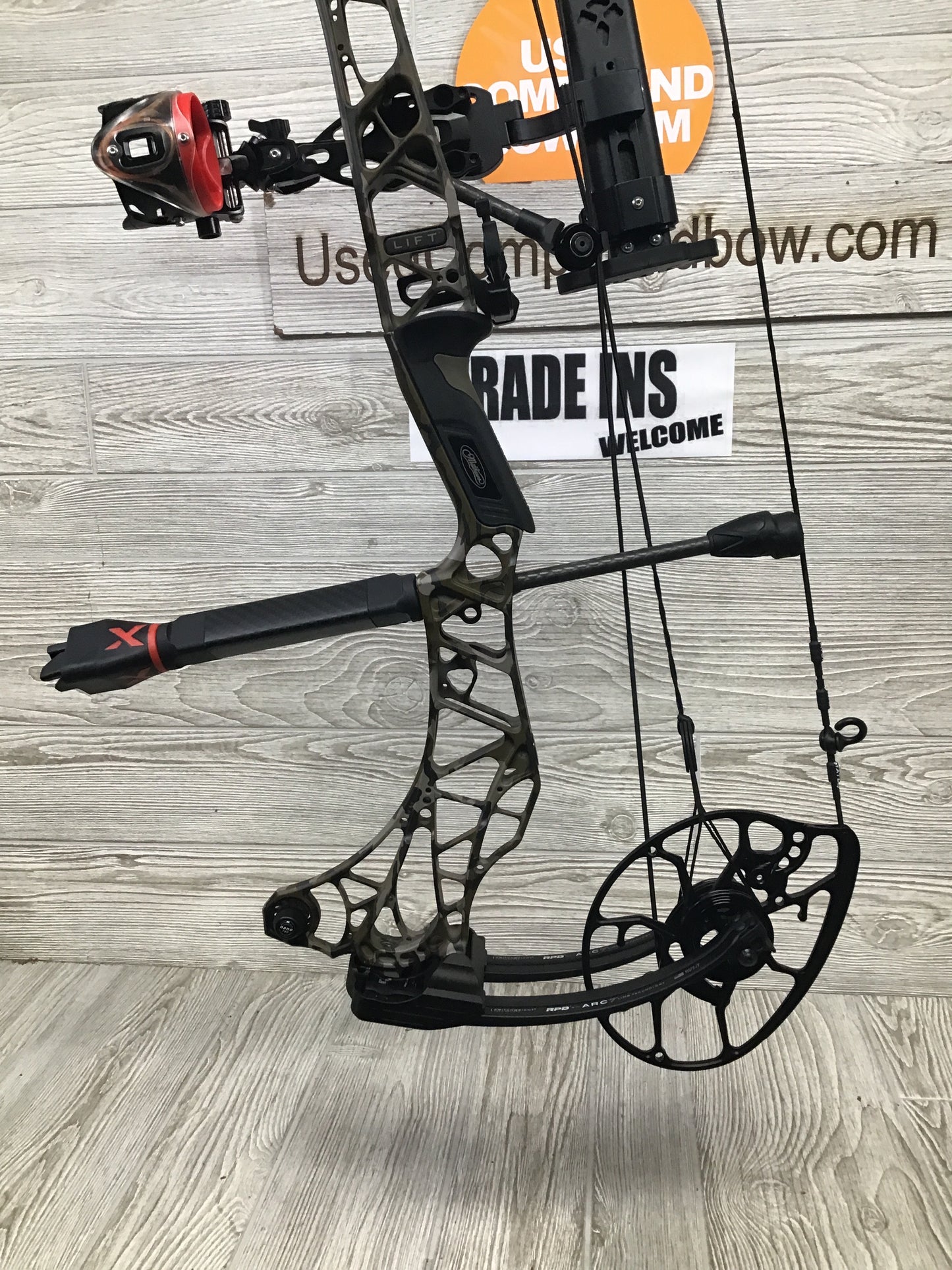 Used Mathews Lift X 29.5 Right Hand Bottomlands riser/Black limbs 28.5/65# Package