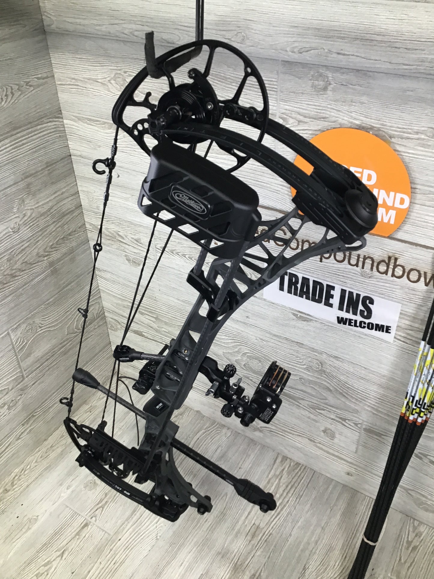 Used Mathews Lift X 29.5 Right Hand Shale Riser/Black Limbs 28/70 LOADED Package