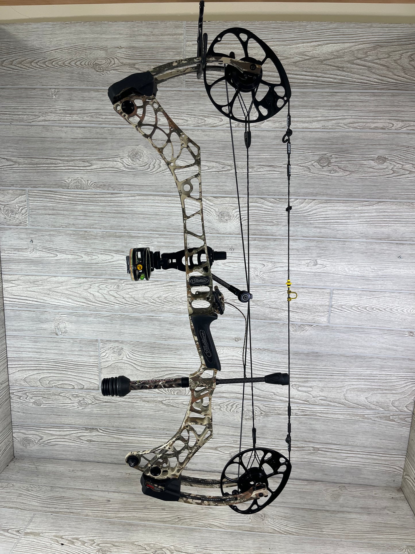 Used Mathews V3 31 Right Hand First Lite LOADED Package