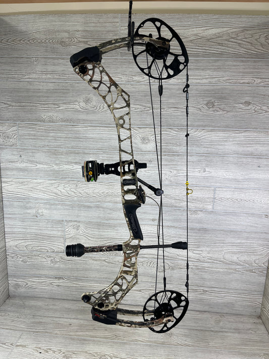 Used Mathews V3 31 Right Hand First Lite LOADED Package