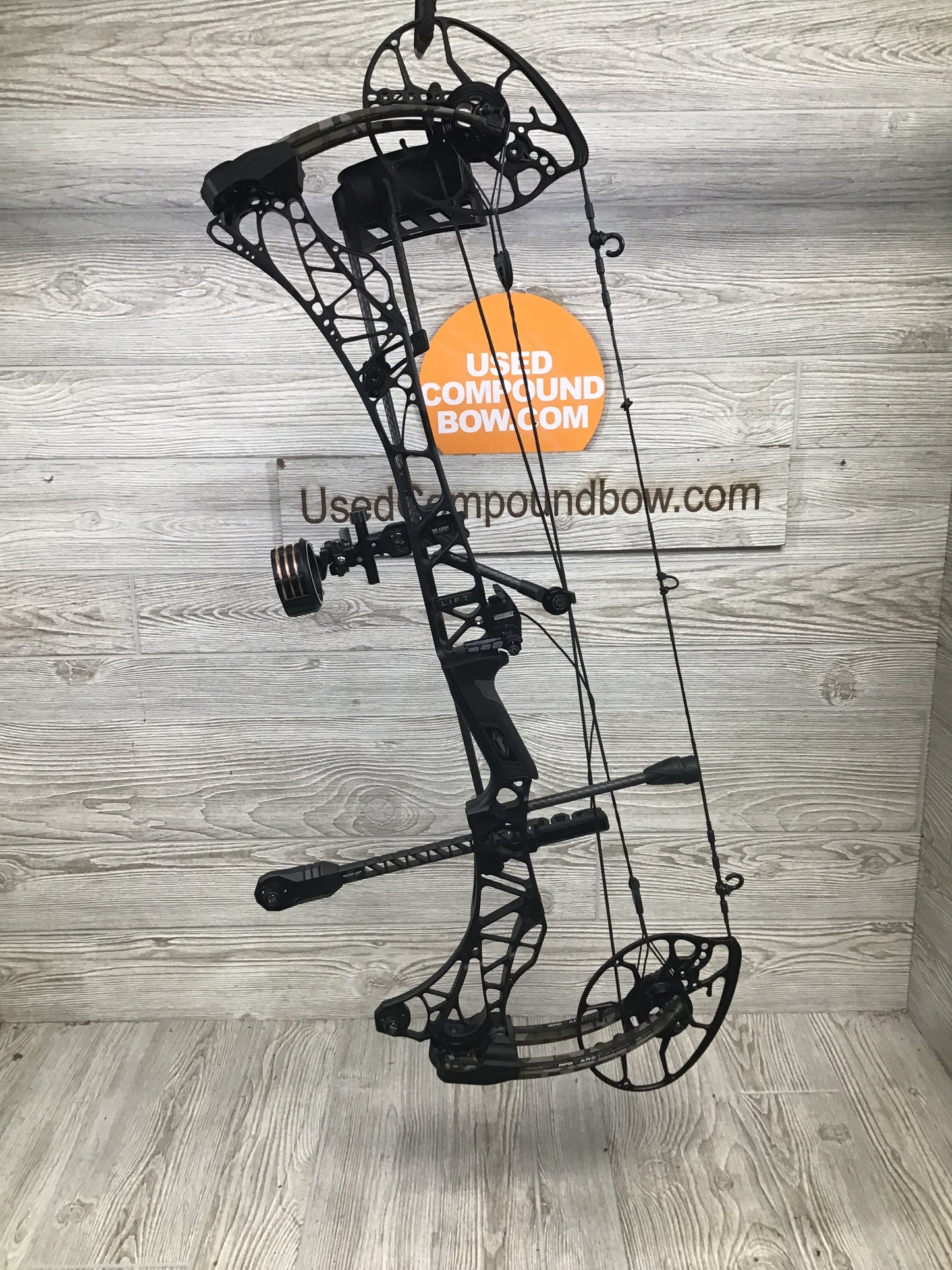 Used Mathews Lift X 29.5 Right Hand Black riser/ Bottomland limbs 30/70 LOADED WITH NEW ACCESSORIES
