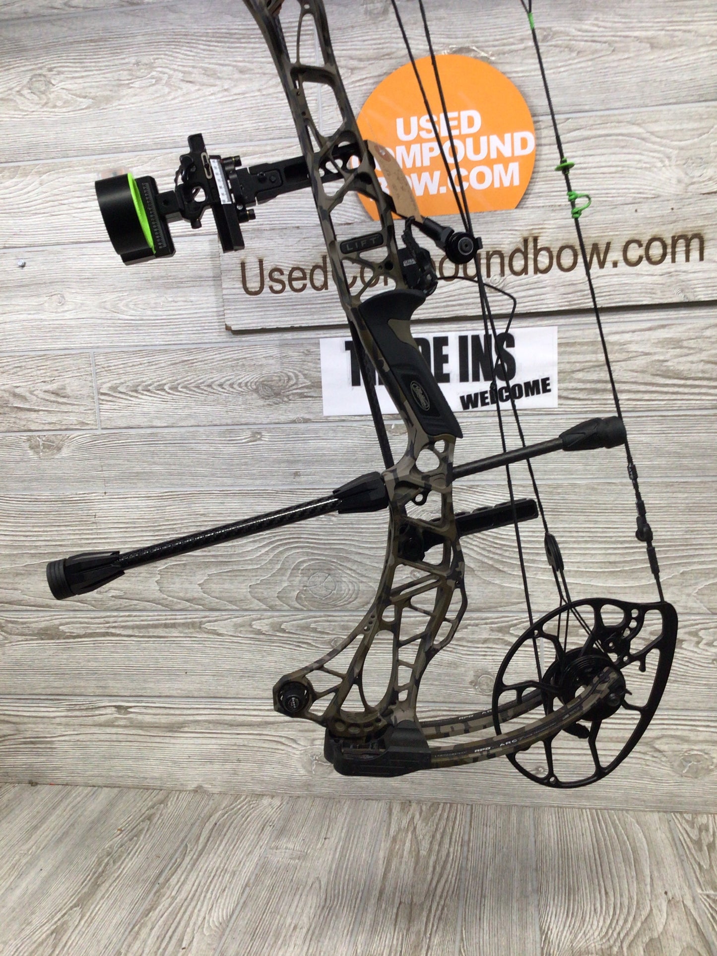 Used Mathews Lift RS Right Handed Bottomlands PACKAGE 28/75#