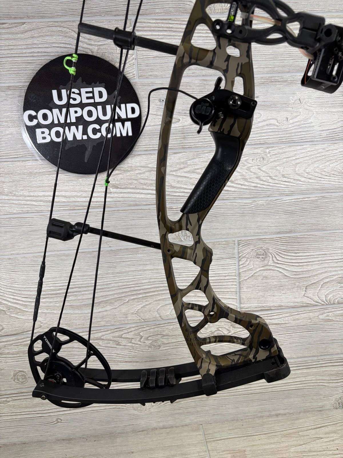 Used Hoyt Torrex Package RH Camo 60-70lbs 26-30" Draw