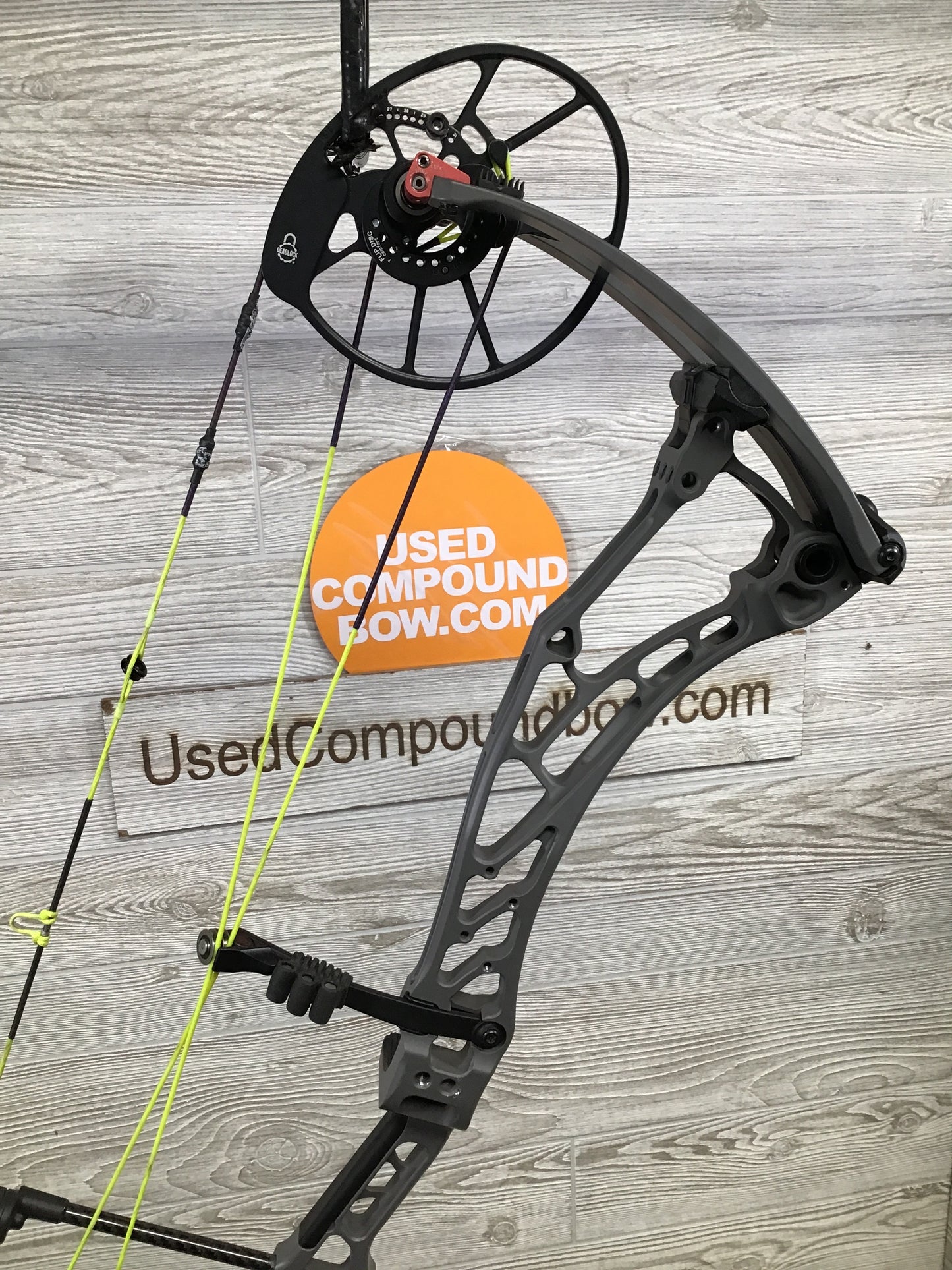 Used Bowtech Solution SS RH 60-70# Smoke Gray
