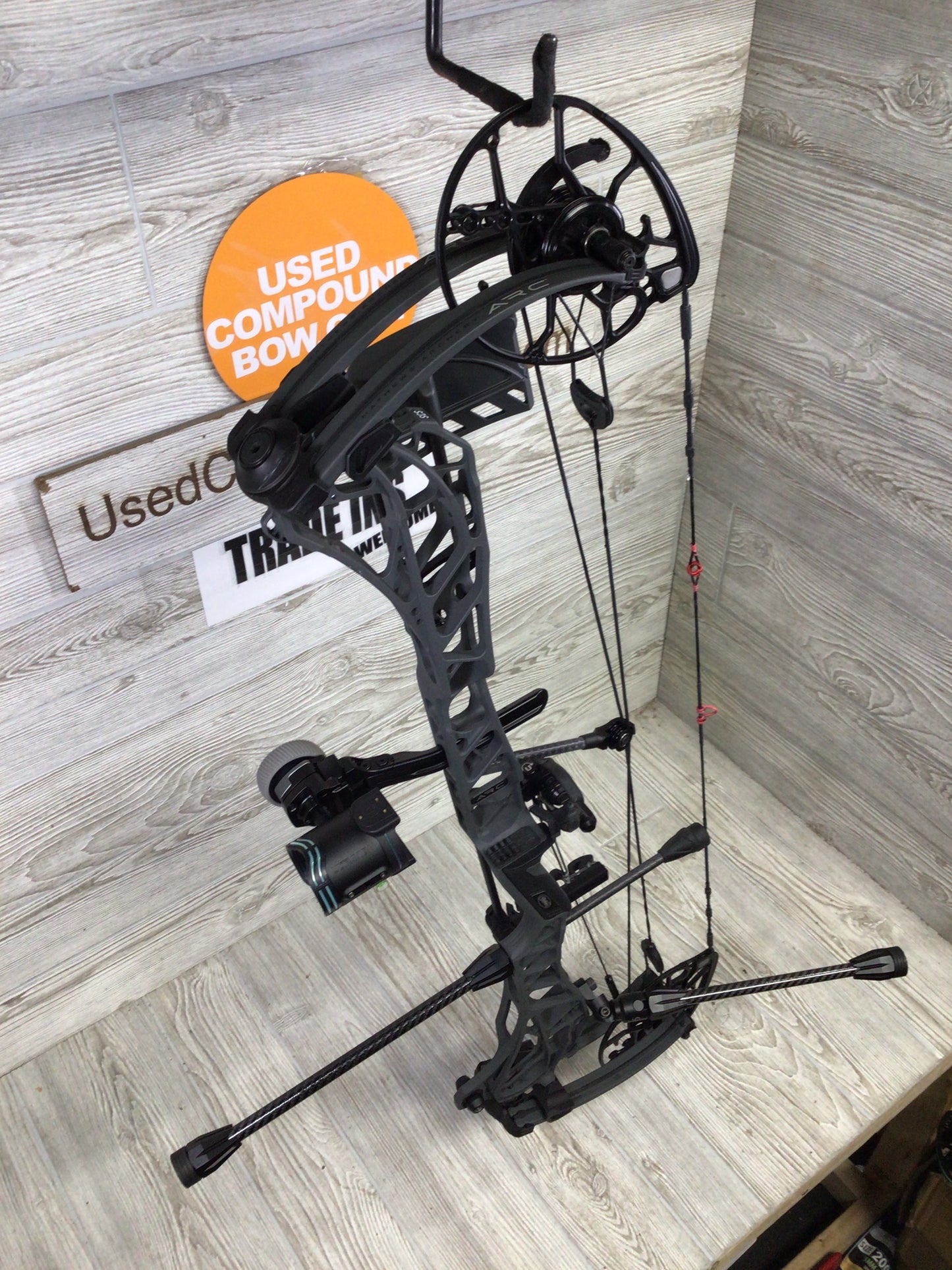 Used Mathews ARC 34 Right Handed Shale 28.5"/75# LOADED PACKAGE