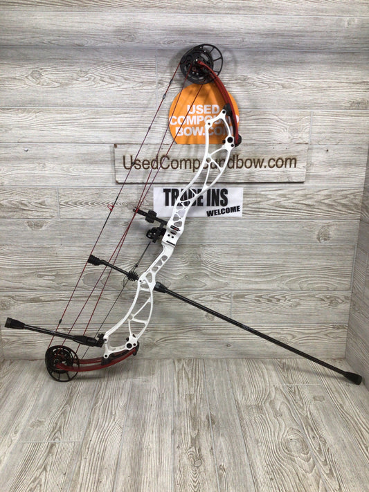 Used Bowtech Reckoning 38 Left Handed white/red limb Target bow