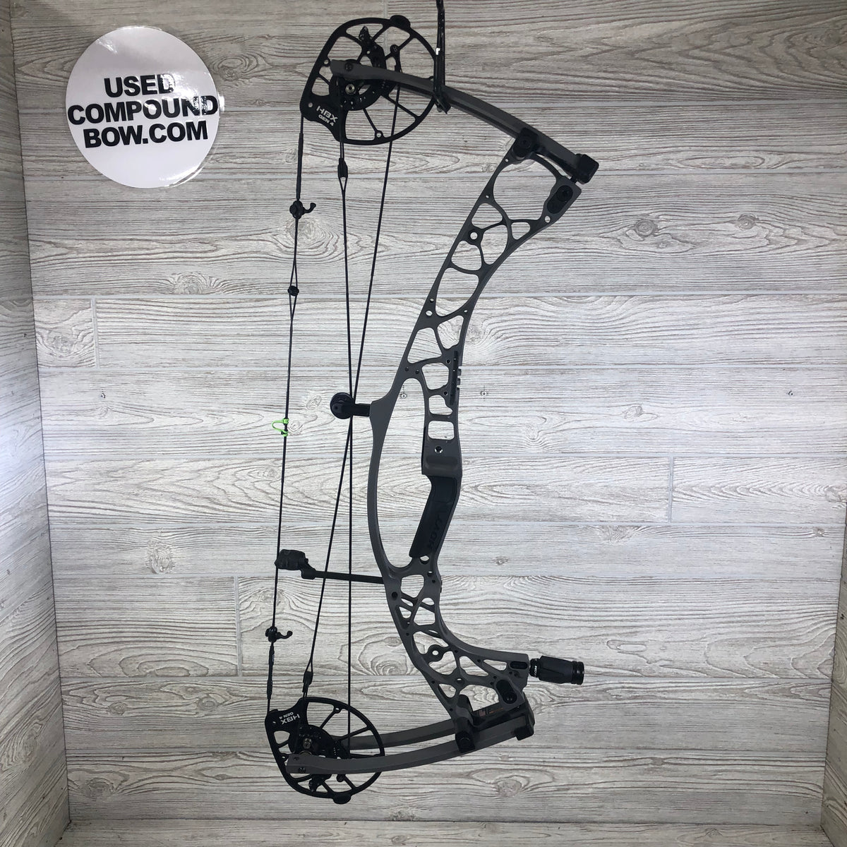 Used Hoyt Alpha AX-2 29 Tombstone RH 60-70# 29.5"
