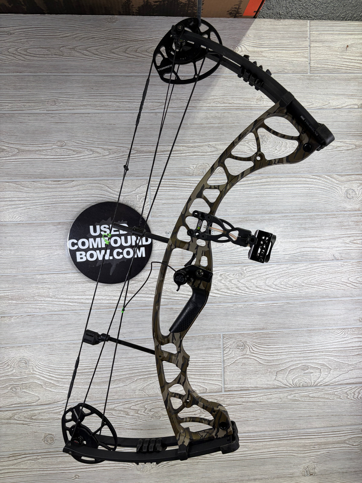 Used Hoyt Torrex Package RH Camo 60-70lbs 26-30" Draw