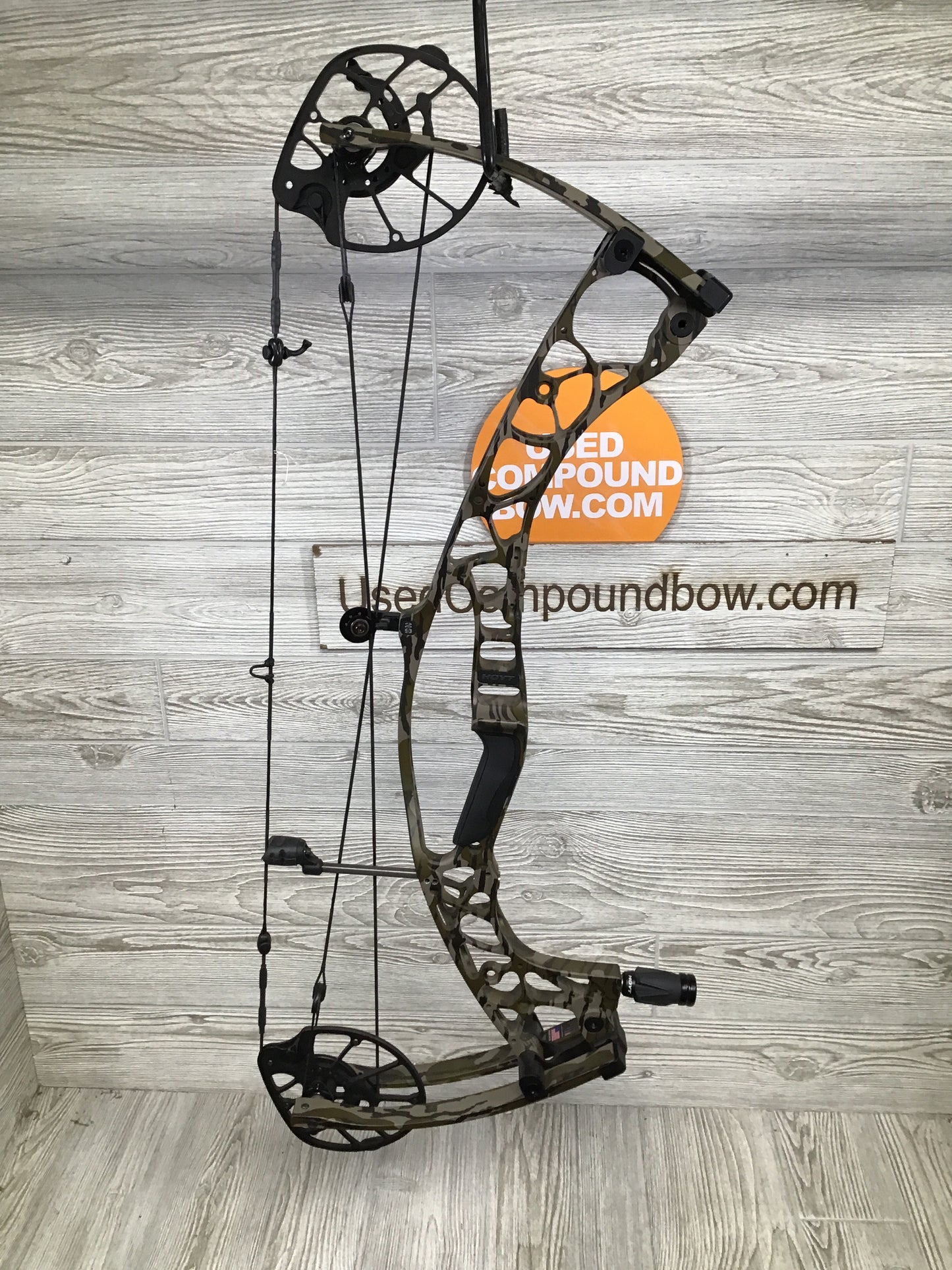 Used Hoyt Alpha AX-2 29 Bottomlands LH 70 - 25-30
