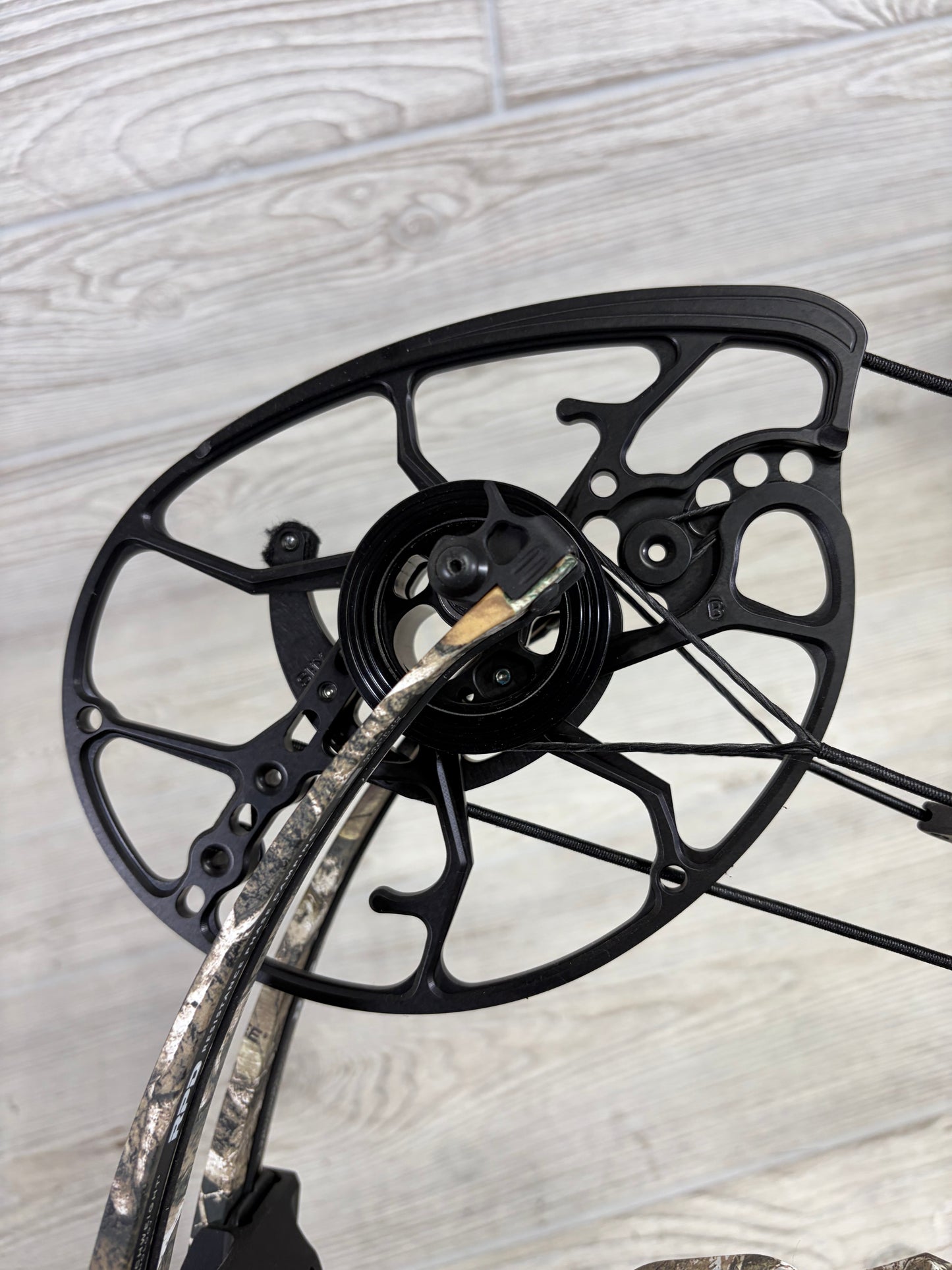 Used Mathews Lift 29.5 RH Realtree Edge Bow Package
