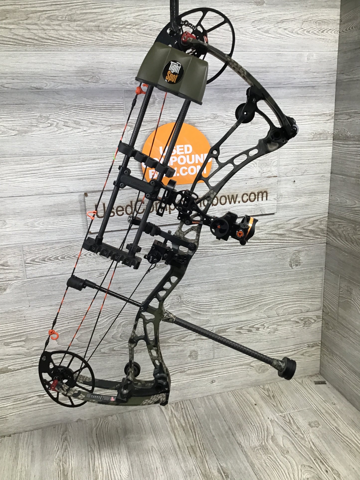 Used Bowtech Solution SS RH Kuiu 60-70lbs loaded package