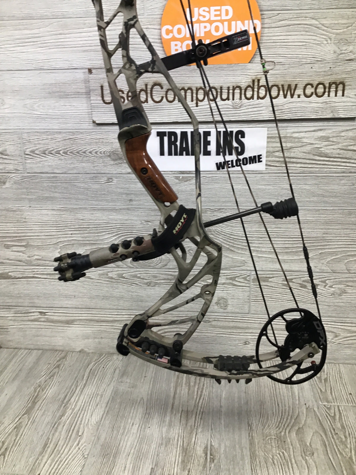 Hoyt Pro Defiant Right Handed 60-70# Realtree UA camo 28-30#