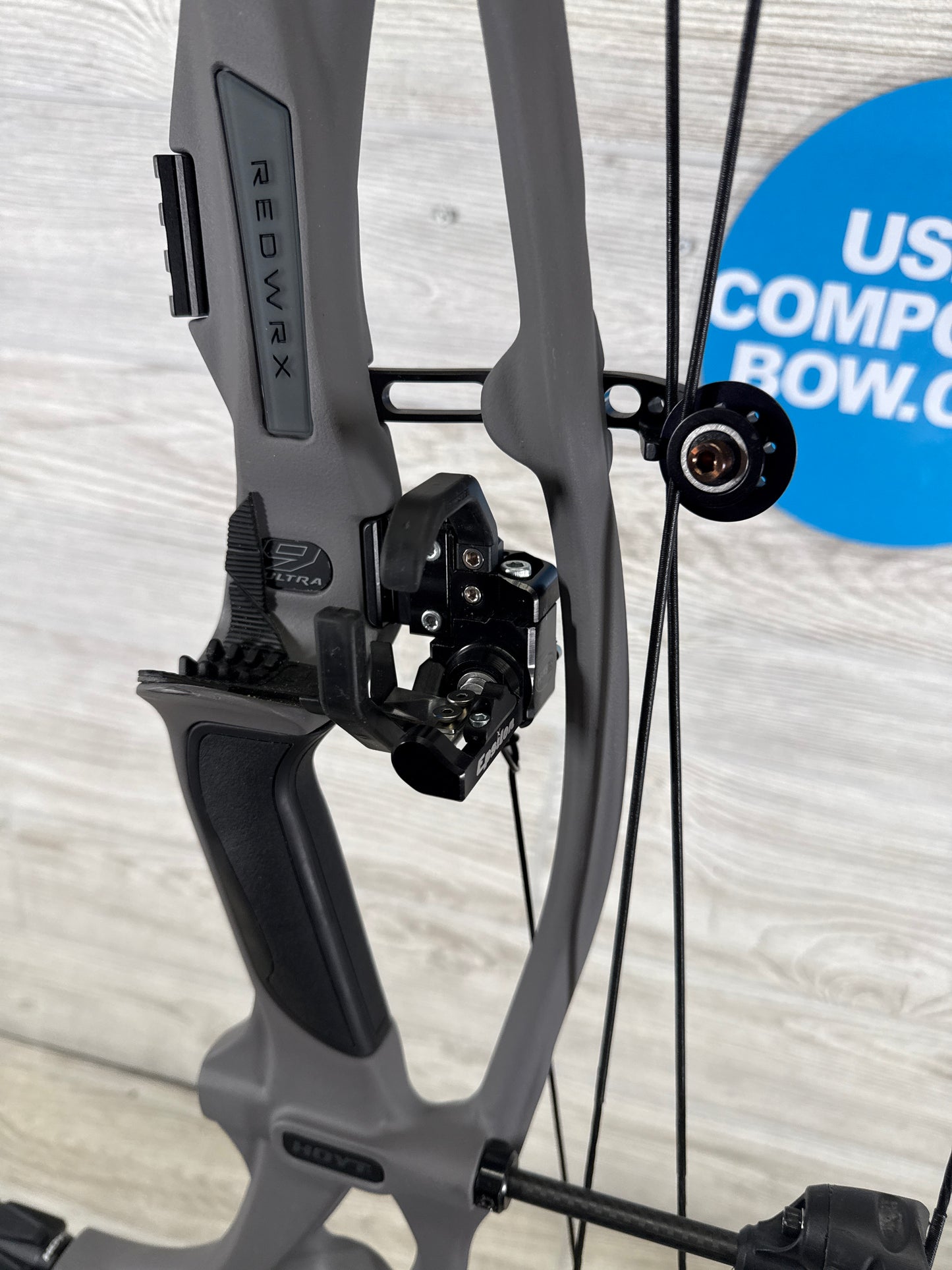 Hoyt RX-9 Ultra Right Handed 60-70# Tombstone 27.5/70 with rest