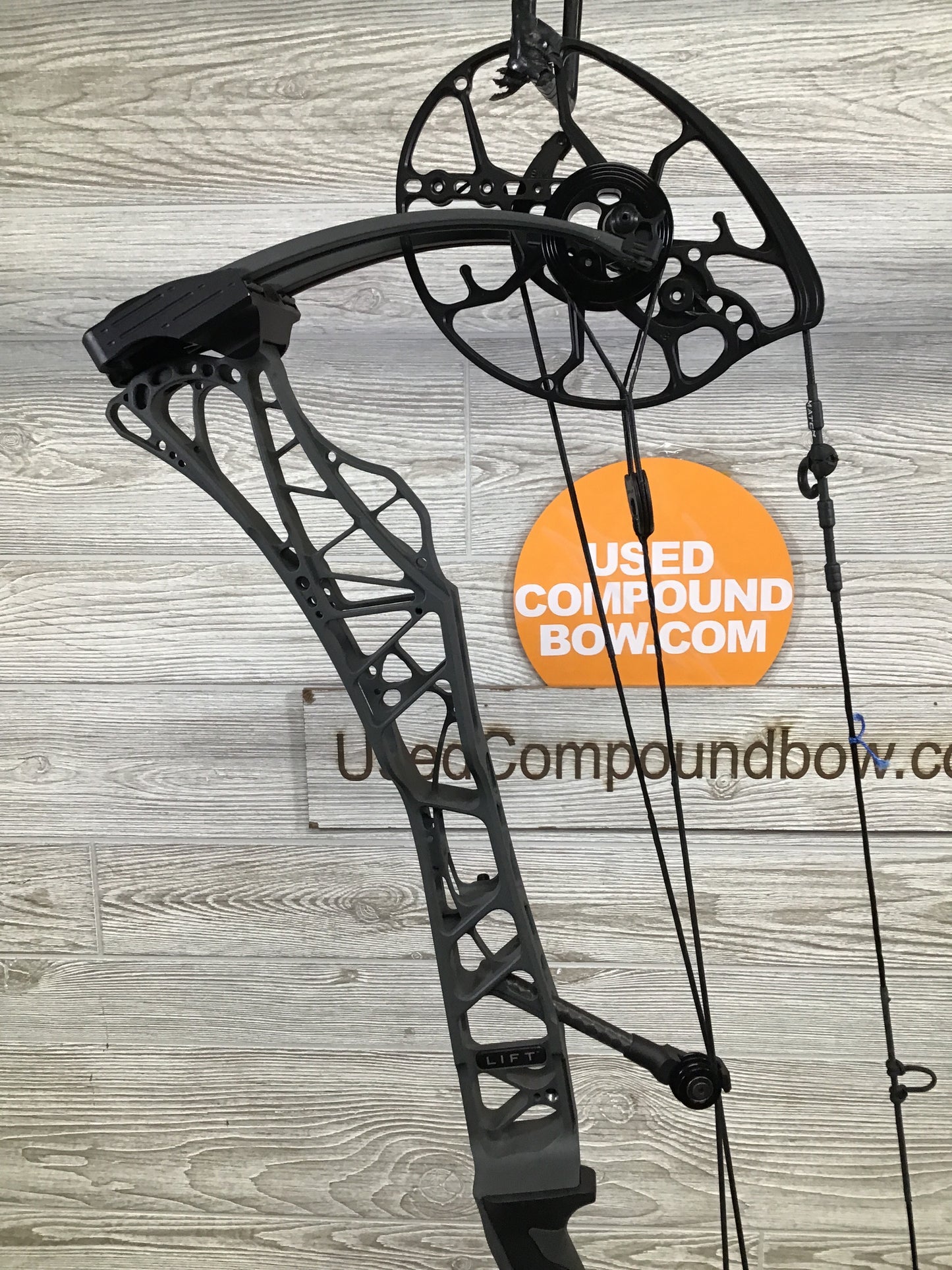 Used Mathews Lift X 29.5 Right Hand Shale 29/70