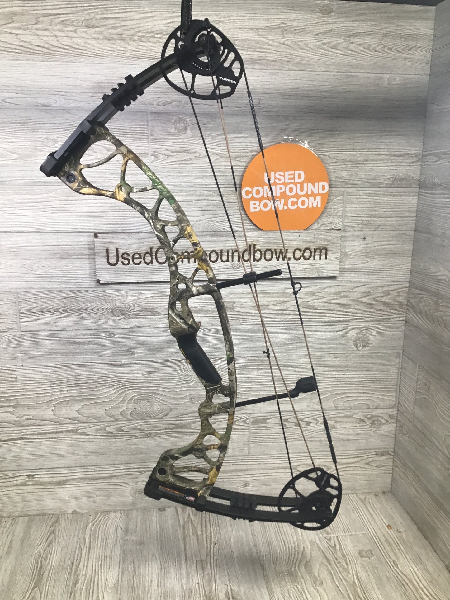 Used Hoyt Torrex Left Handed Realtree 60-70# 26-30"