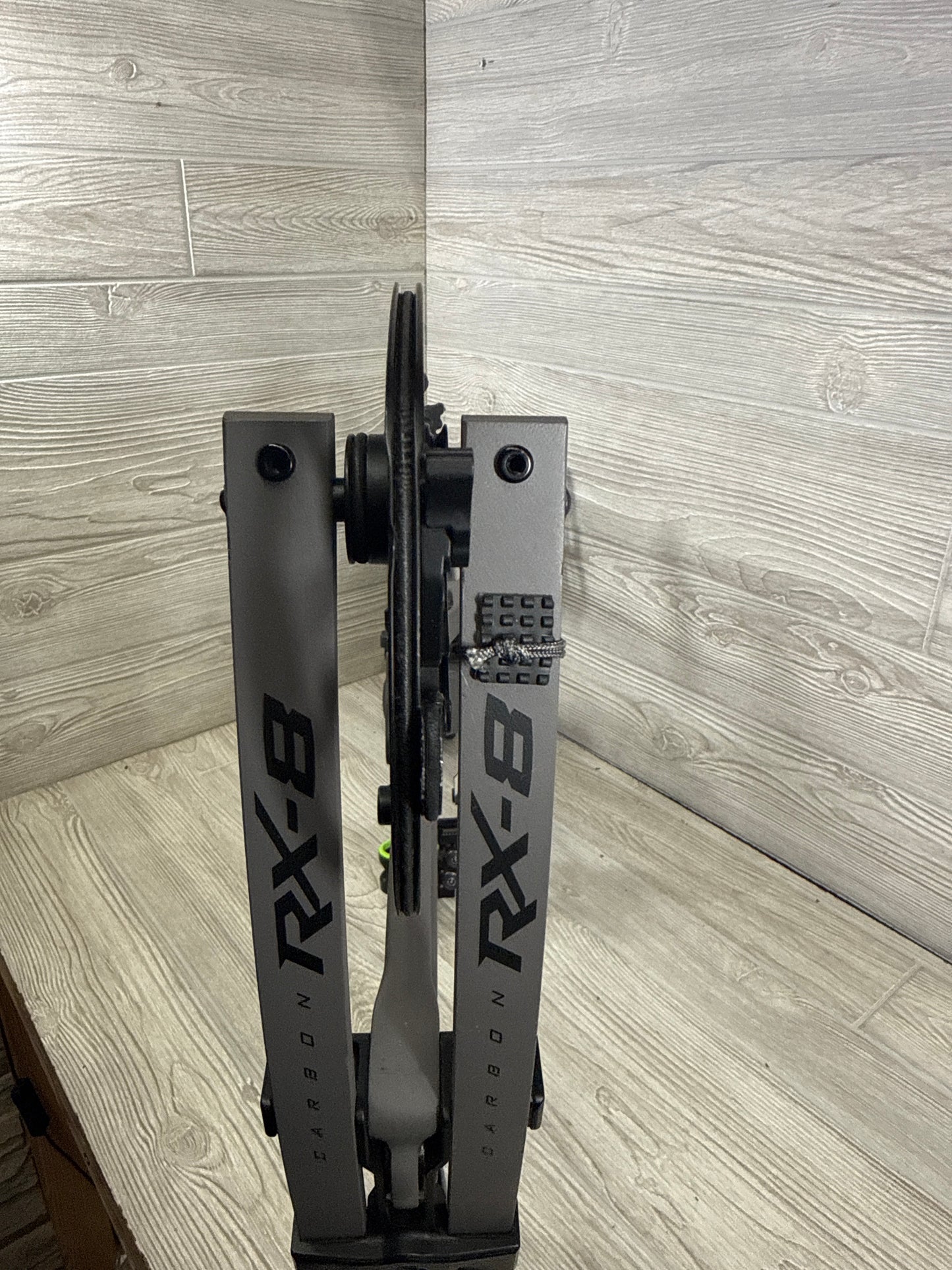 Hoyt RX-8 Ultra Tombstone RH 60-70# package