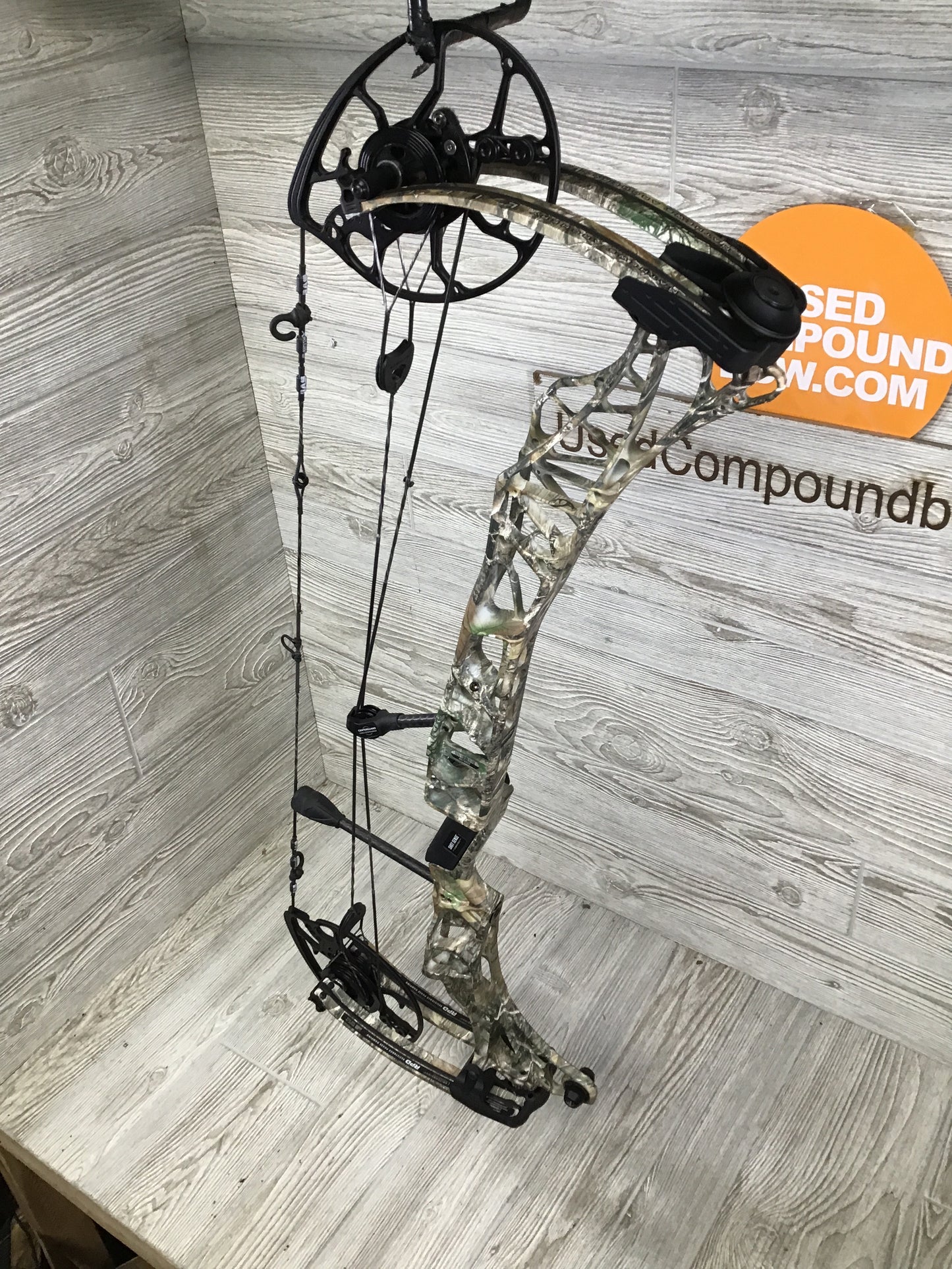 Used Mathews Lift 29.5 RH Realtree edge 29.5/70 GAS systm X strings