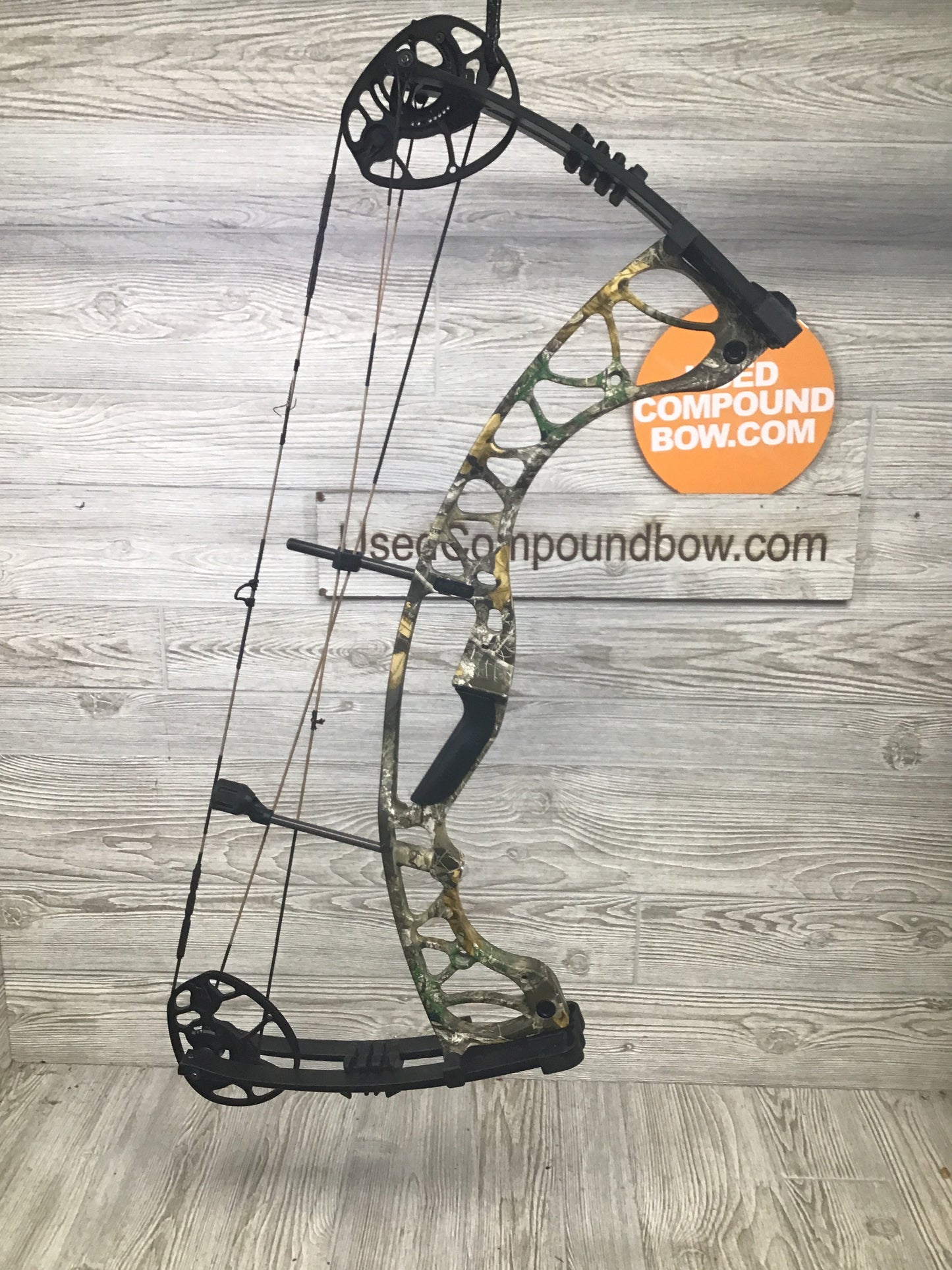 Used Hoyt Torrex Left Handed Realtree 60-70# 26-30"