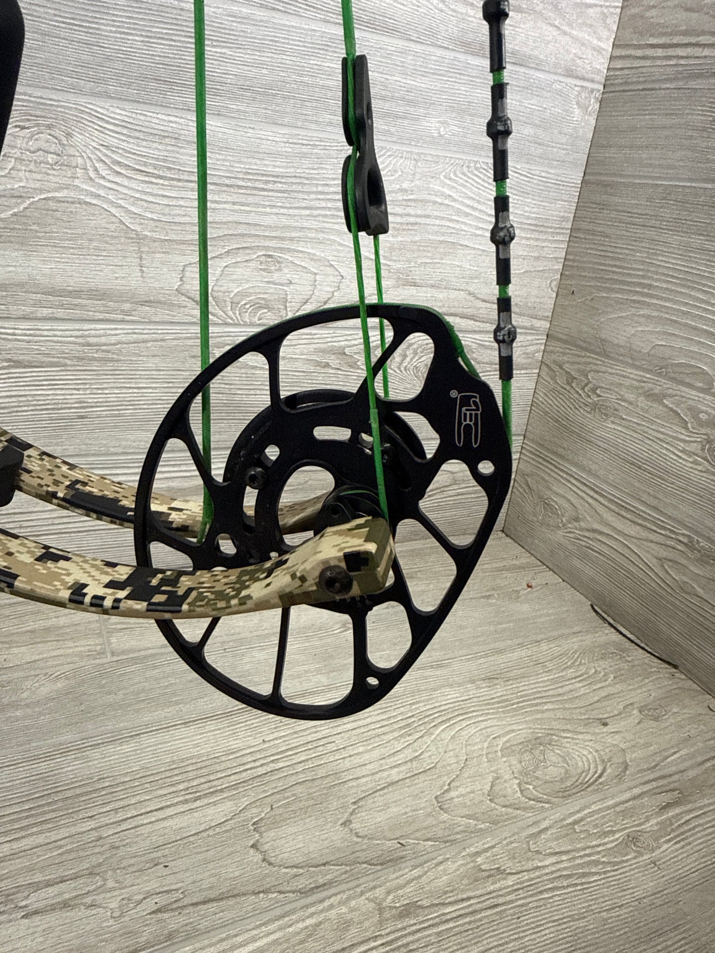 2024 PSE Nock 30 ES Right Hand Black riser sitka limbs 70lbs 27-31