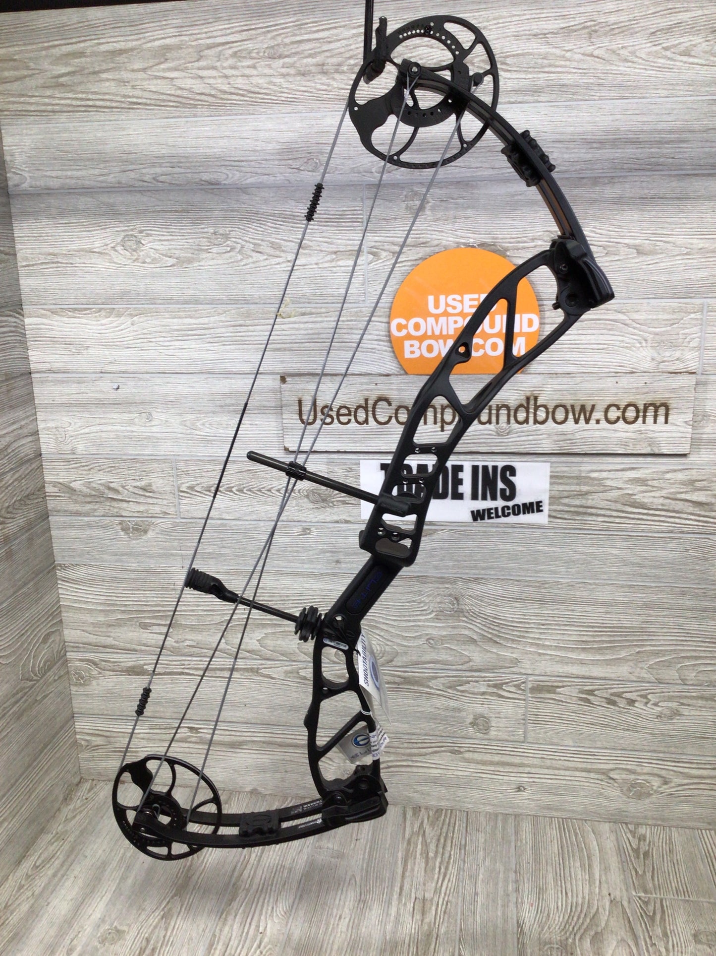 Elite Terrain RH Black 25.5-31.5" 45-60# Bow