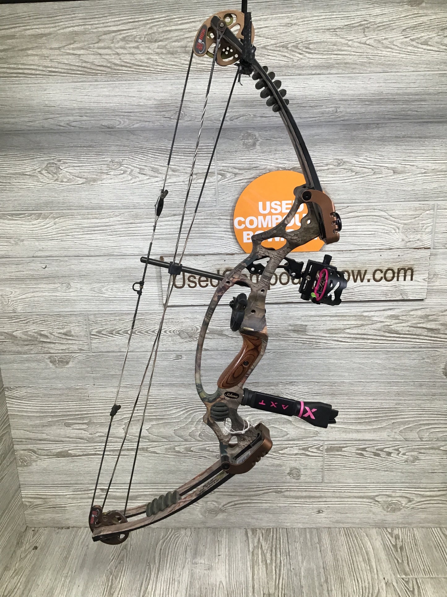 Hoyt Selena Left Handed package 22.5-25" 40-50# camo