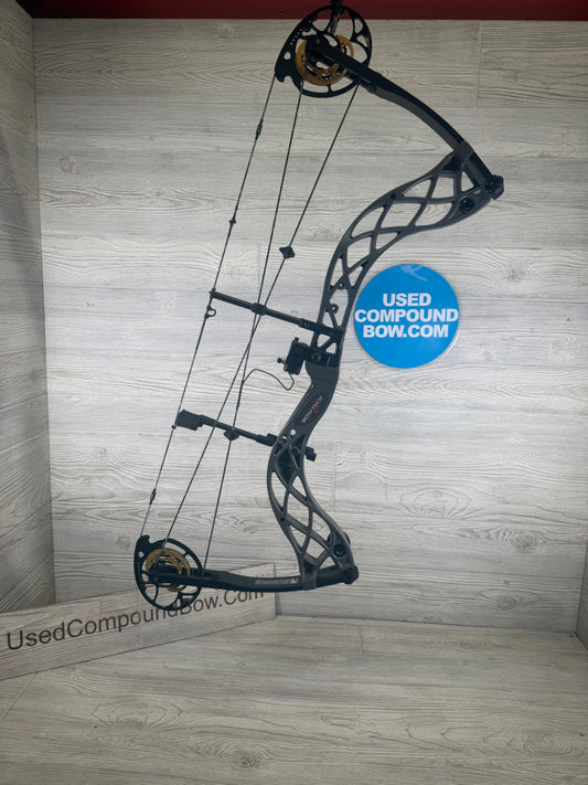 Used Bowtech Carbon Icon 28" 70lb Stealth Gray Right Hand