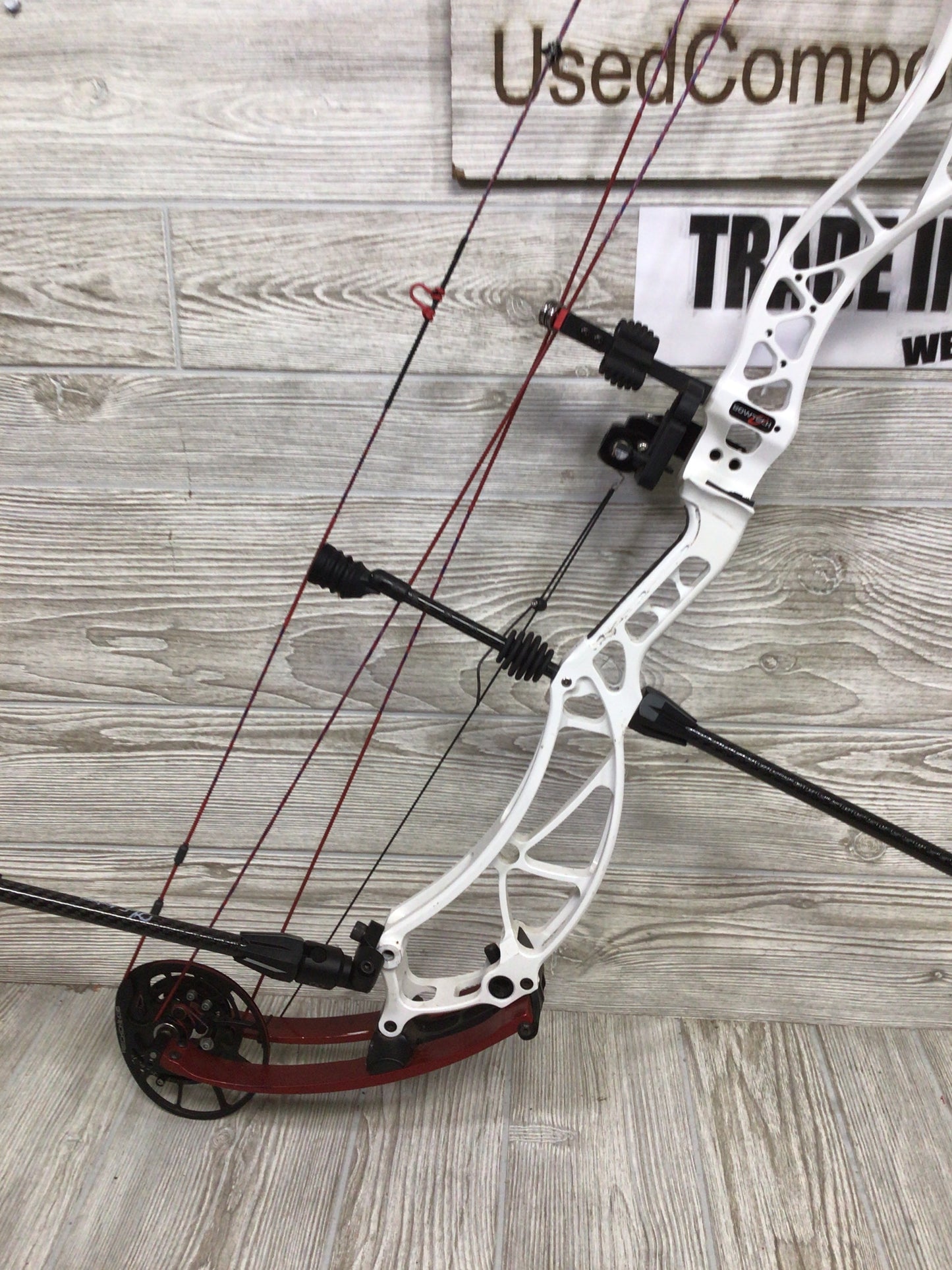Used Bowtech Reckoning 38 Left Handed white/red limb Target bow